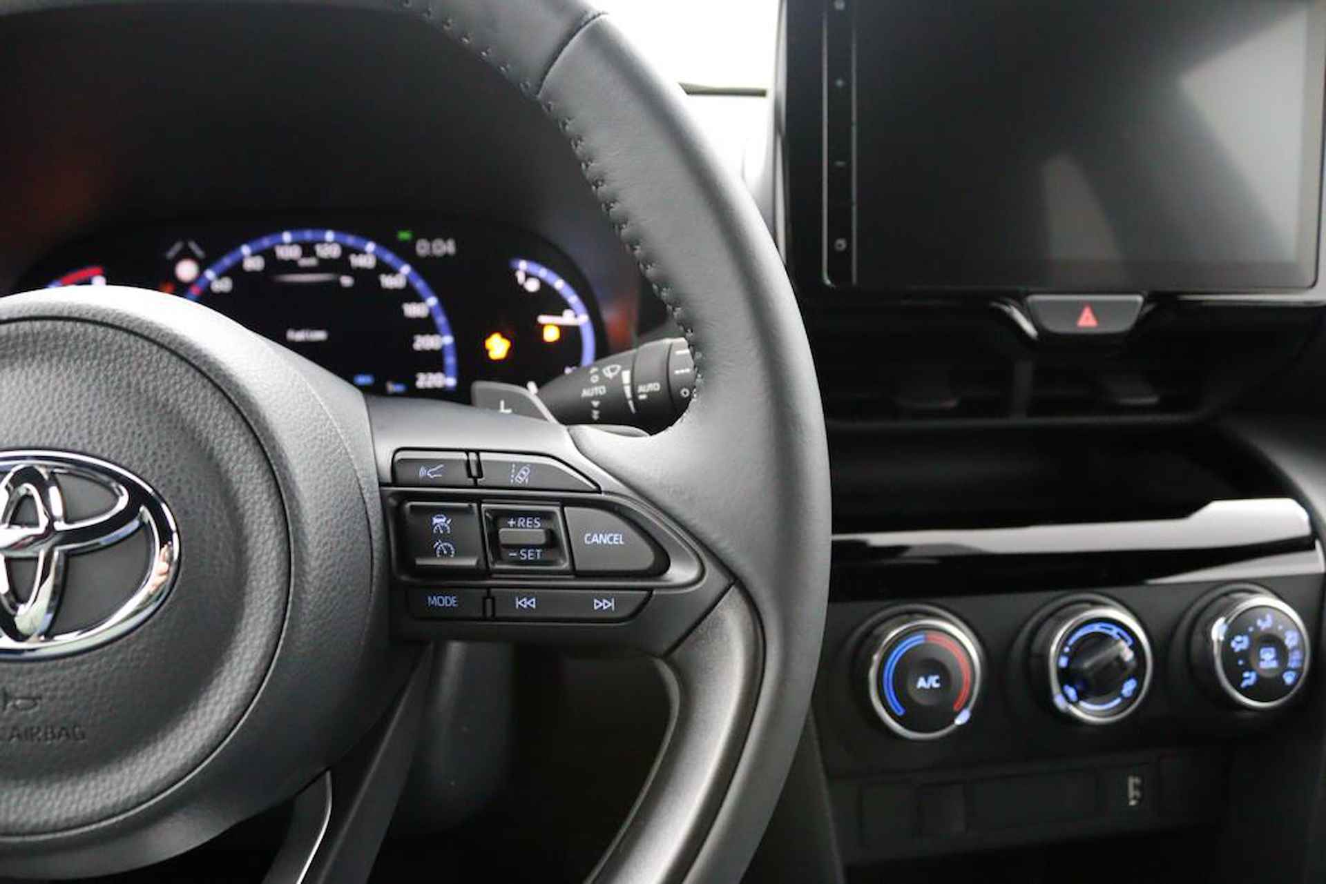 Toyota Yaris Cross 1.5 VVT-I Dynamic Automaat | 10 Jaar Garantie | Direct Leverbaar | Navigatie | Keyless Entry | - 18/49