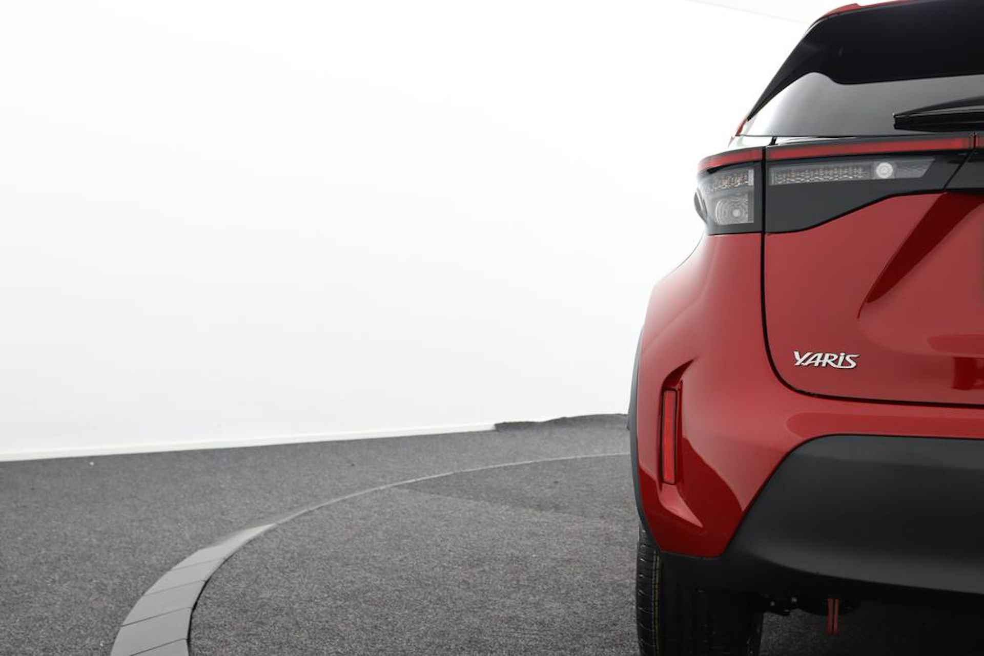 Toyota Yaris Cross 1.5 VVT-I Dynamic Automaat | 10 Jaar Garantie | Direct Leverbaar | Navigatie | Keyless Entry | - 36/49