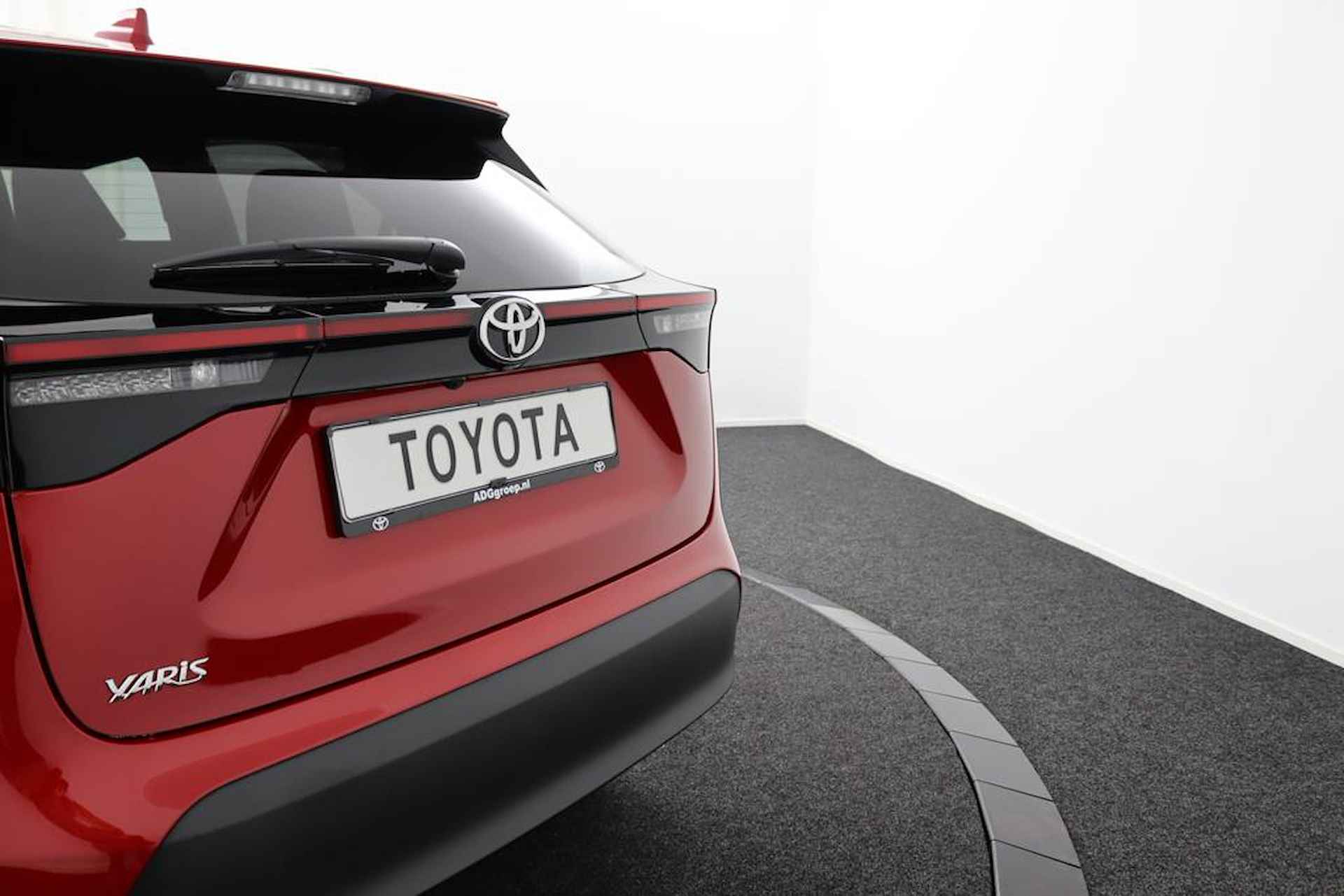 Toyota Yaris Cross 1.5 VVT-I Dynamic Automaat | 10 Jaar Garantie | Direct Leverbaar | Navigatie | Keyless Entry | - 39/49