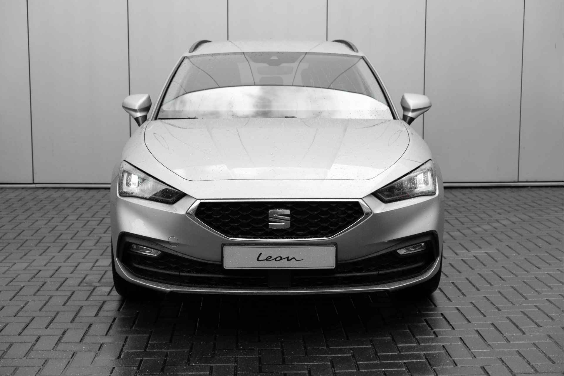 SEAT Leon Sportstourer 1.0 eTSI 110PK DSG Aut. Style Business Intense | Extra Fabrieksgarantie | Adaptief Cruise Control | Achteruitrij Camera | App-Co - 4/41