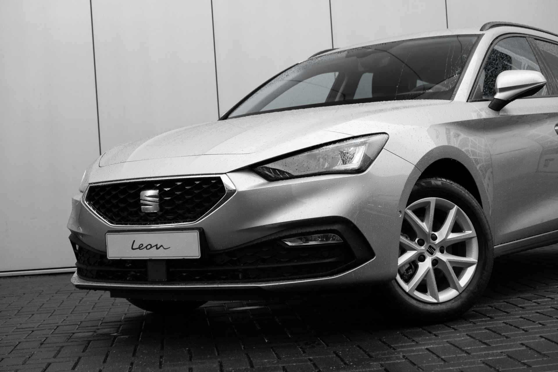 SEAT Leon Sportstourer 1.0 eTSI 110PK DSG Aut. Style Business Intense | Extra Fabrieksgarantie | Adaptief Cruise Control | Achteruitrij Camera | App-Co - 17/41