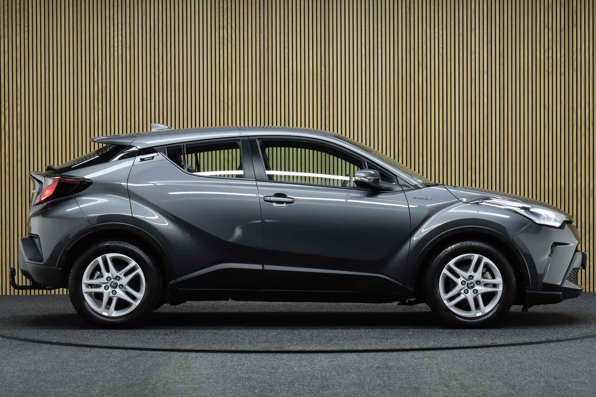 Toyota C-HR 1.8 Hybrid Active | Adaptive-cruise | Trekhaak | Apple Carplay & Android Auto | Camera | Navigatie | Keyless - 11/47