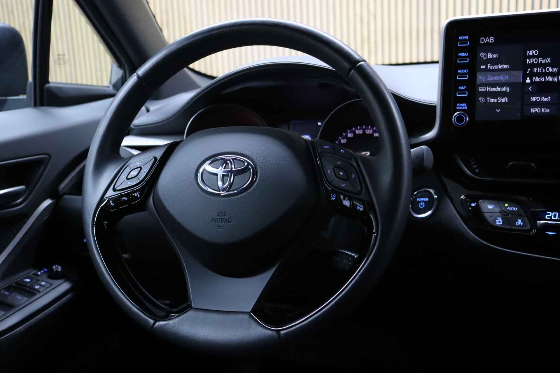 Toyota C-HR 1.8 Hybrid Active | Adaptive-cruise | Trekhaak | Apple Carplay & Android Auto | Camera | Navigatie | Keyless - 19/47