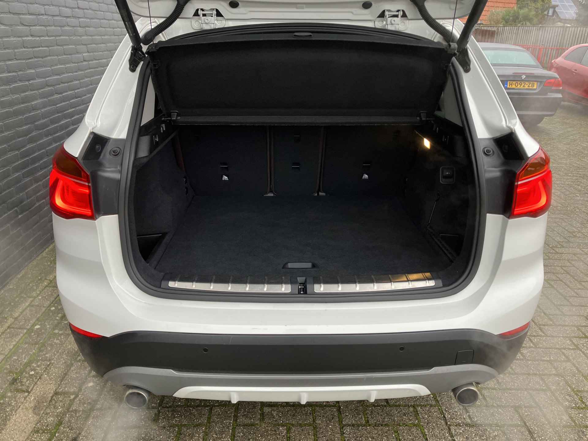 BMW X1 xDrive20i 192 pk High Executive AUT. | dealer onderhouden | cruise control | navigatie | bruin leder interieur | sportstoelen - 21/38