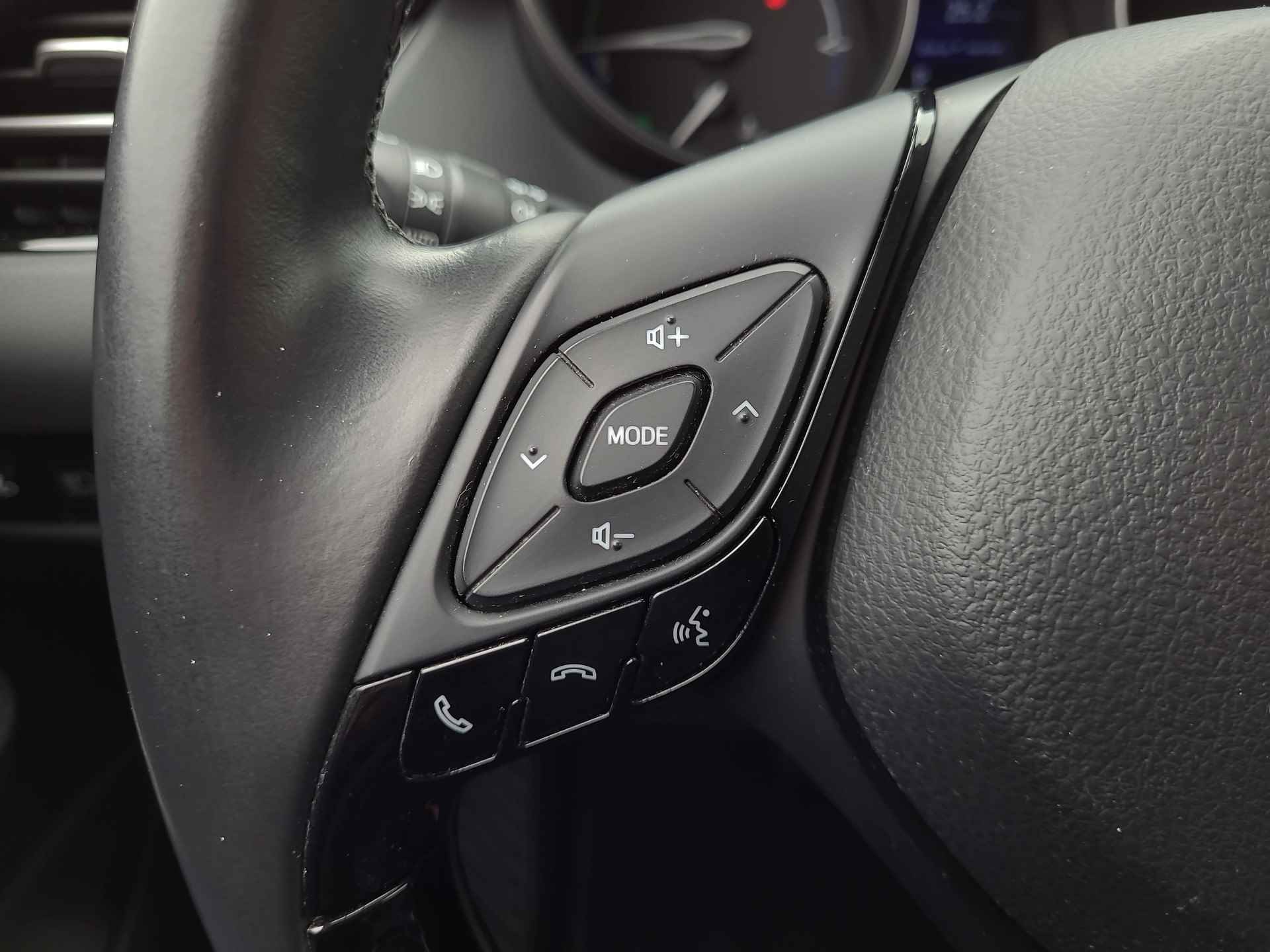 Toyota C-HR 1.8 Hybrid Dynamic Automaat | Navigatie | Parkeersensoren | Rijklaarprijs incl. garantie | - 17/33