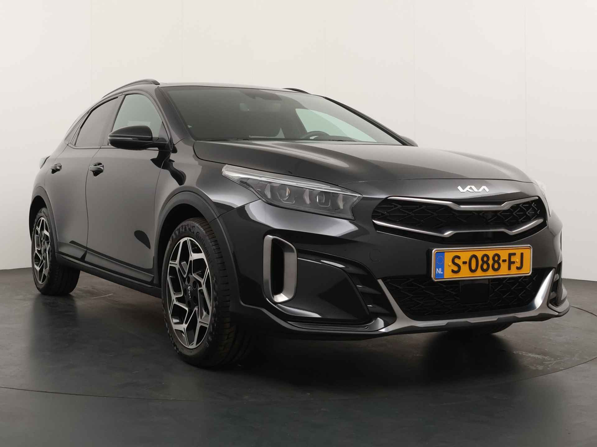 Kia Xceed 1.5 T-GDi GT-Line First Edition - Stoel en stuurwielverwarming - DAB - Cruise Control - Apple CarPlay/Android Auto - Led Koplampen - Fabrieksgarantie tot 01-2030 - 12/47