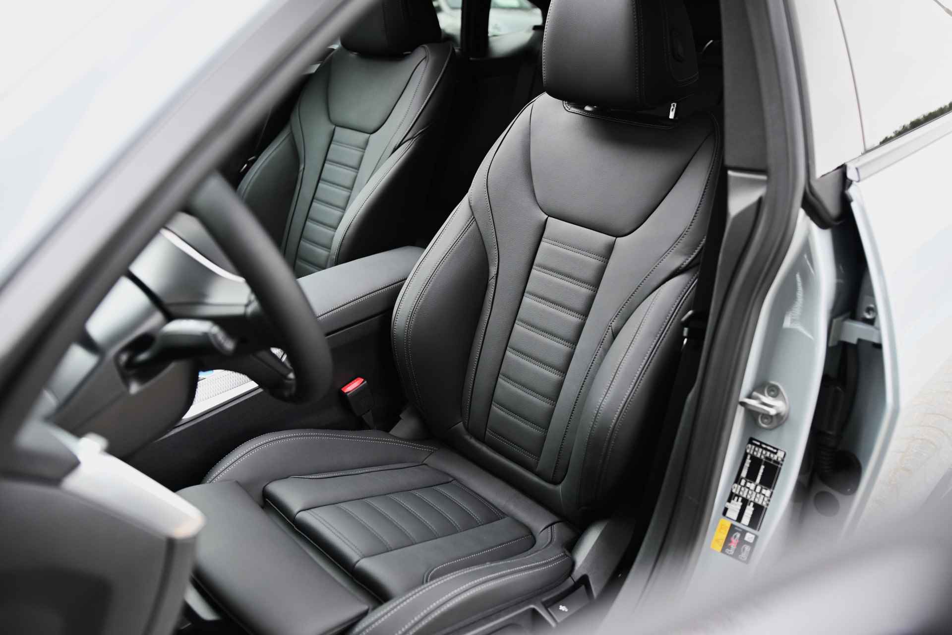 BMW i4 eDrive40 High Executive M Sport 84 kWh / Schuif-kanteldak / Active Cruise Control / Parking Assistant / Live Cockpit Professional / Extra getint glas achter / Leder - 5/29