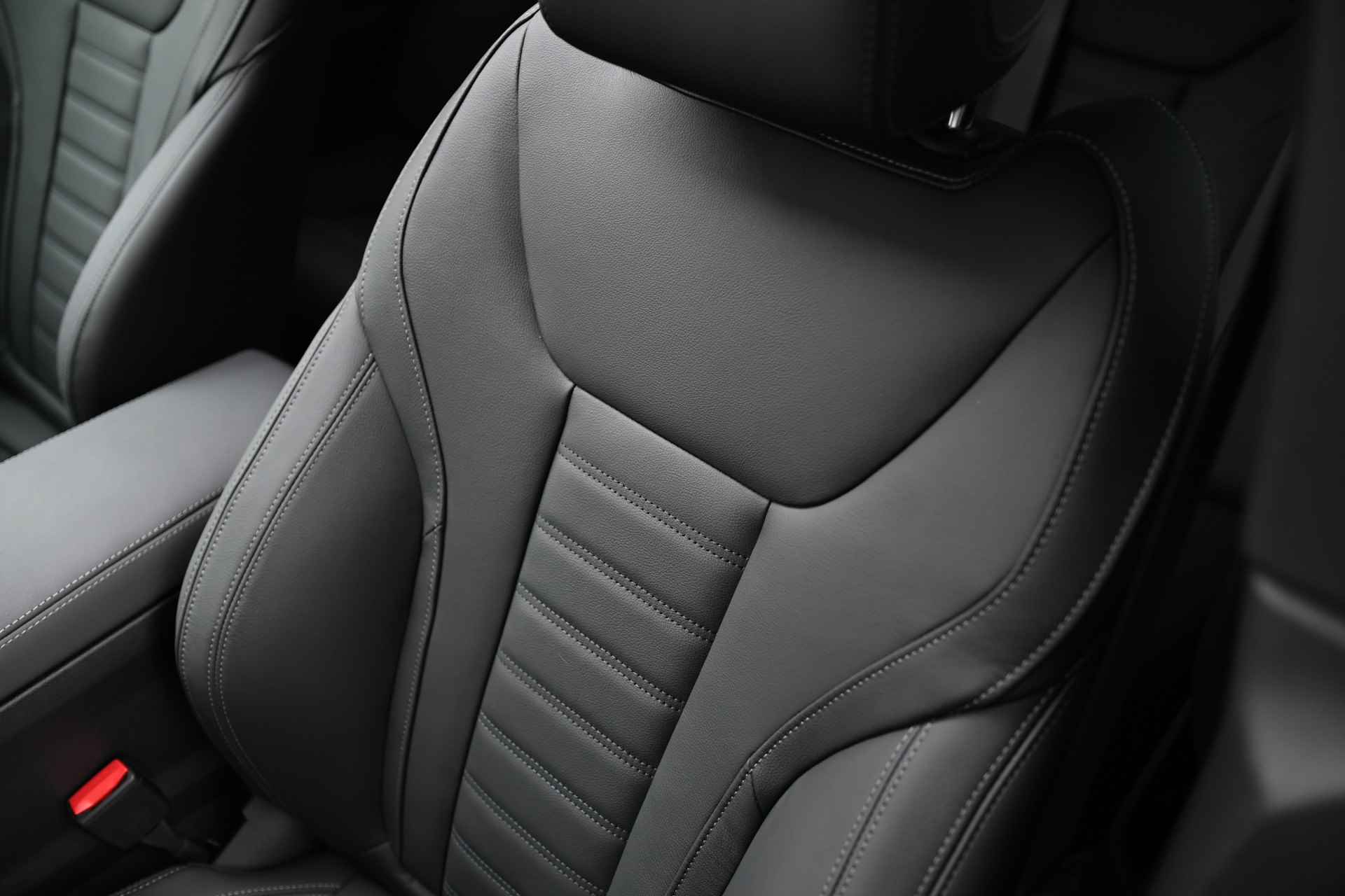 BMW i4 eDrive40 High Executive M Sport 84 kWh / Schuif-kanteldak / Active Cruise Control / Parking Assistant / Live Cockpit Professional / Extra getint glas achter / Leder - 26/29