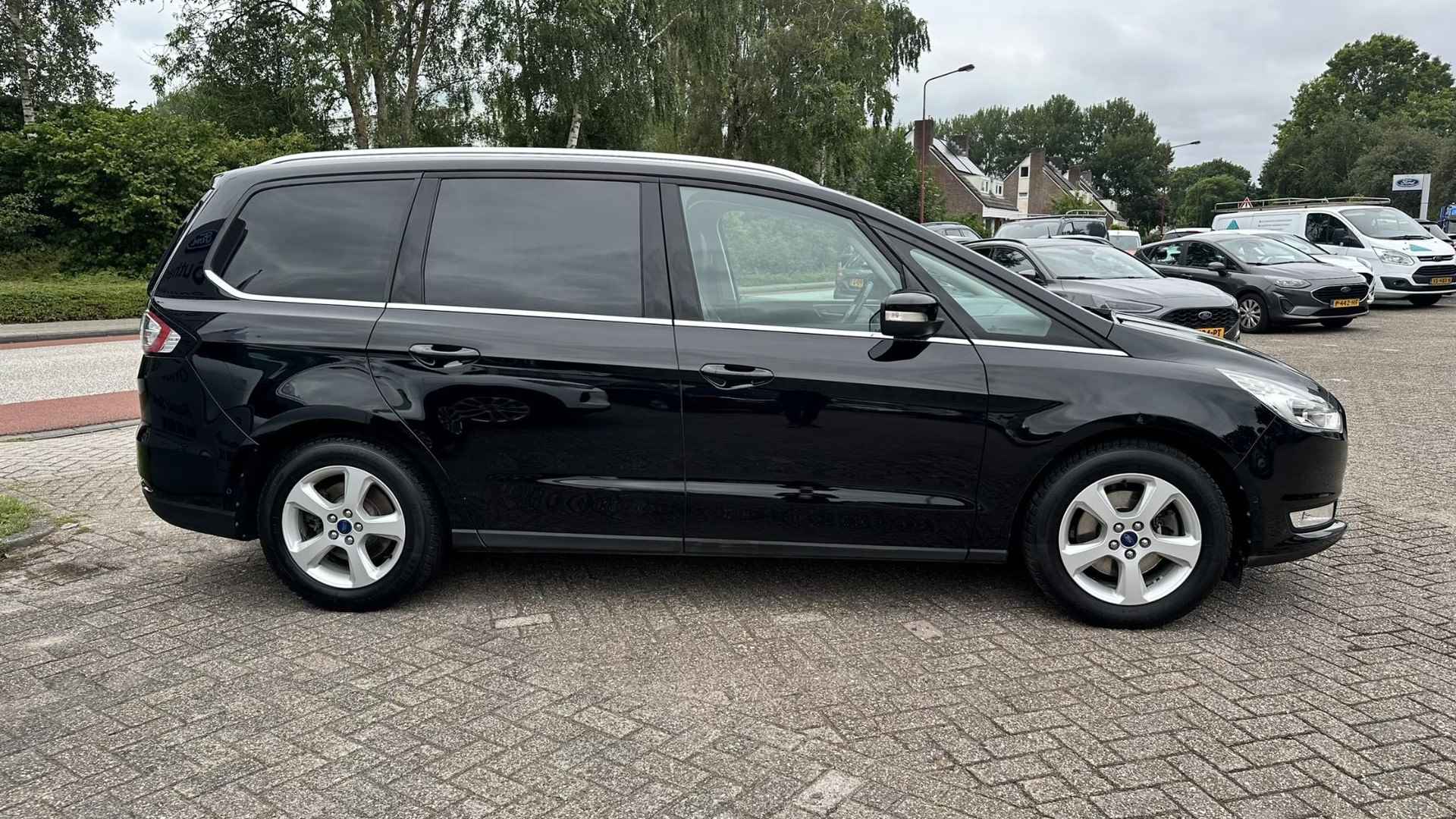 Ford Galaxy 1.5 Ecoboost Titanium 150pk | 7 persoons | Trekhaak | Navigatie | Alcantara bekleding | Memory Seats | Nieuwe Distributie riem  | Elektrische achterklep - 2/25