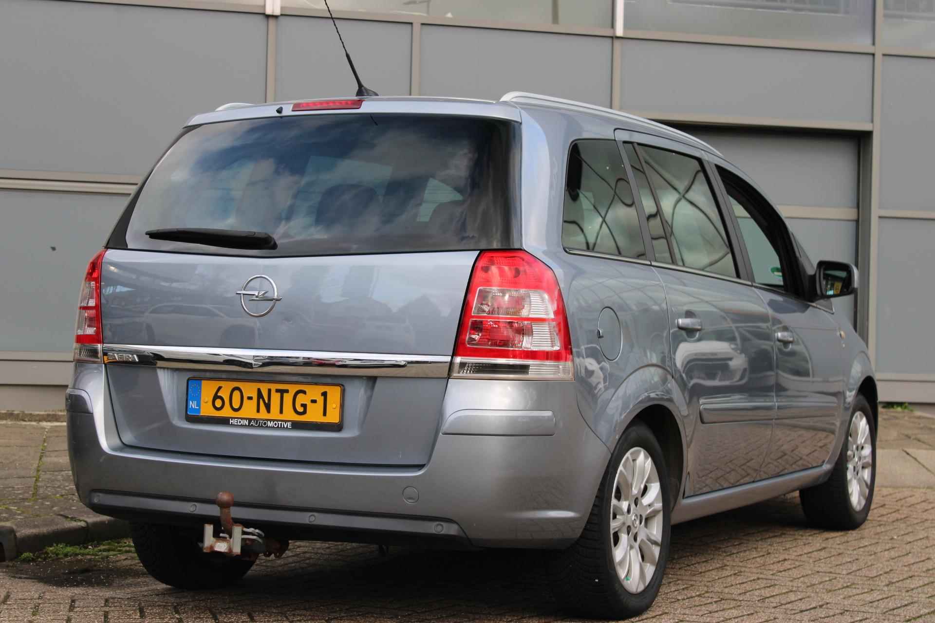 Opel Zafira 1.8 140PK 111 years Edition | Navigatie | Airconditioning | Cruise control | Parkeersensoren v+a | Lichtmetalen velgen | Trekhaak - 2/23