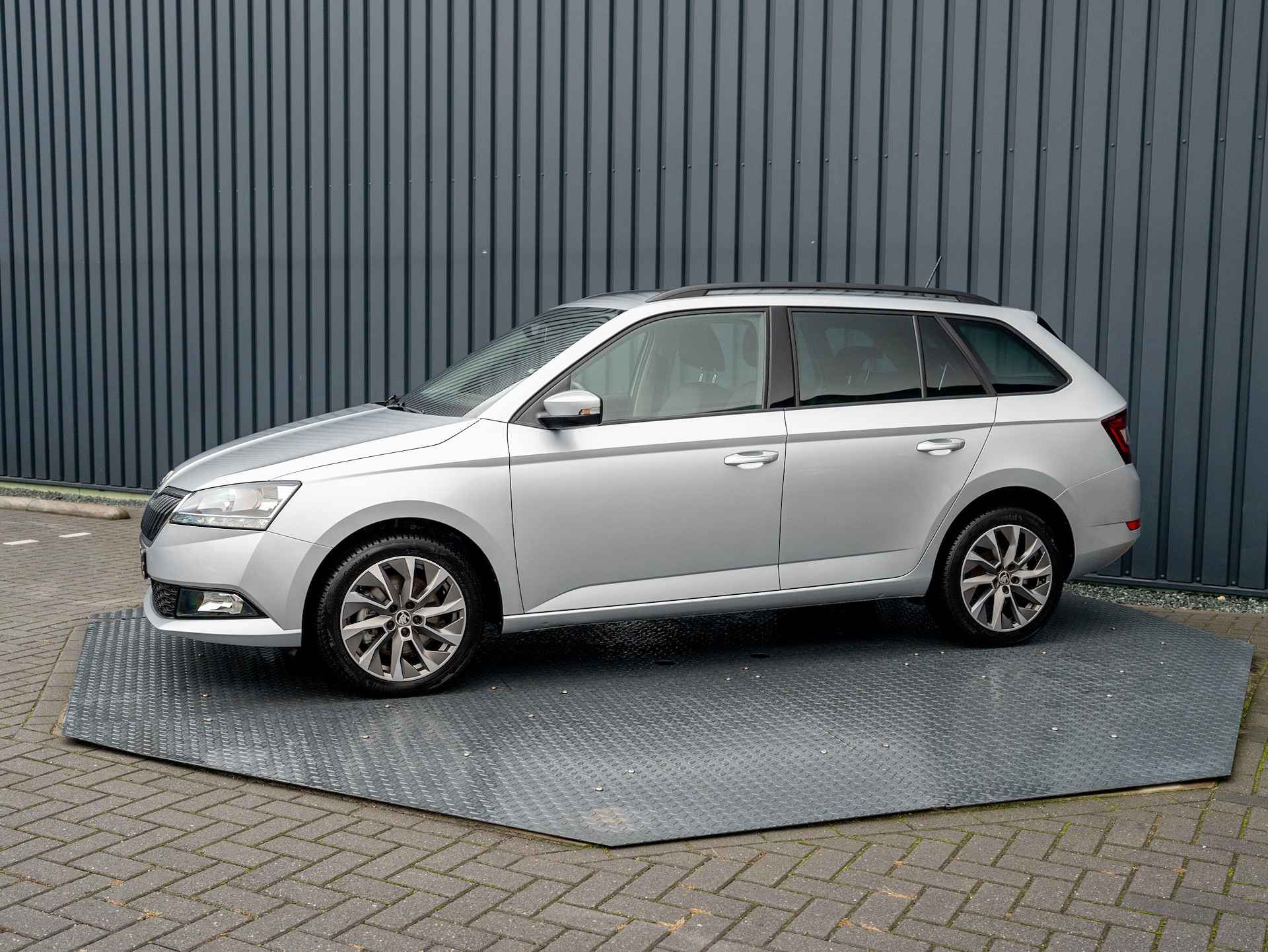 Škoda Fabia Combi 1.0 TSI DSG Business Edition | Parkeersensoren | Apple Carplay / Android Auto | Prijs Rijklaar!! - 3/41