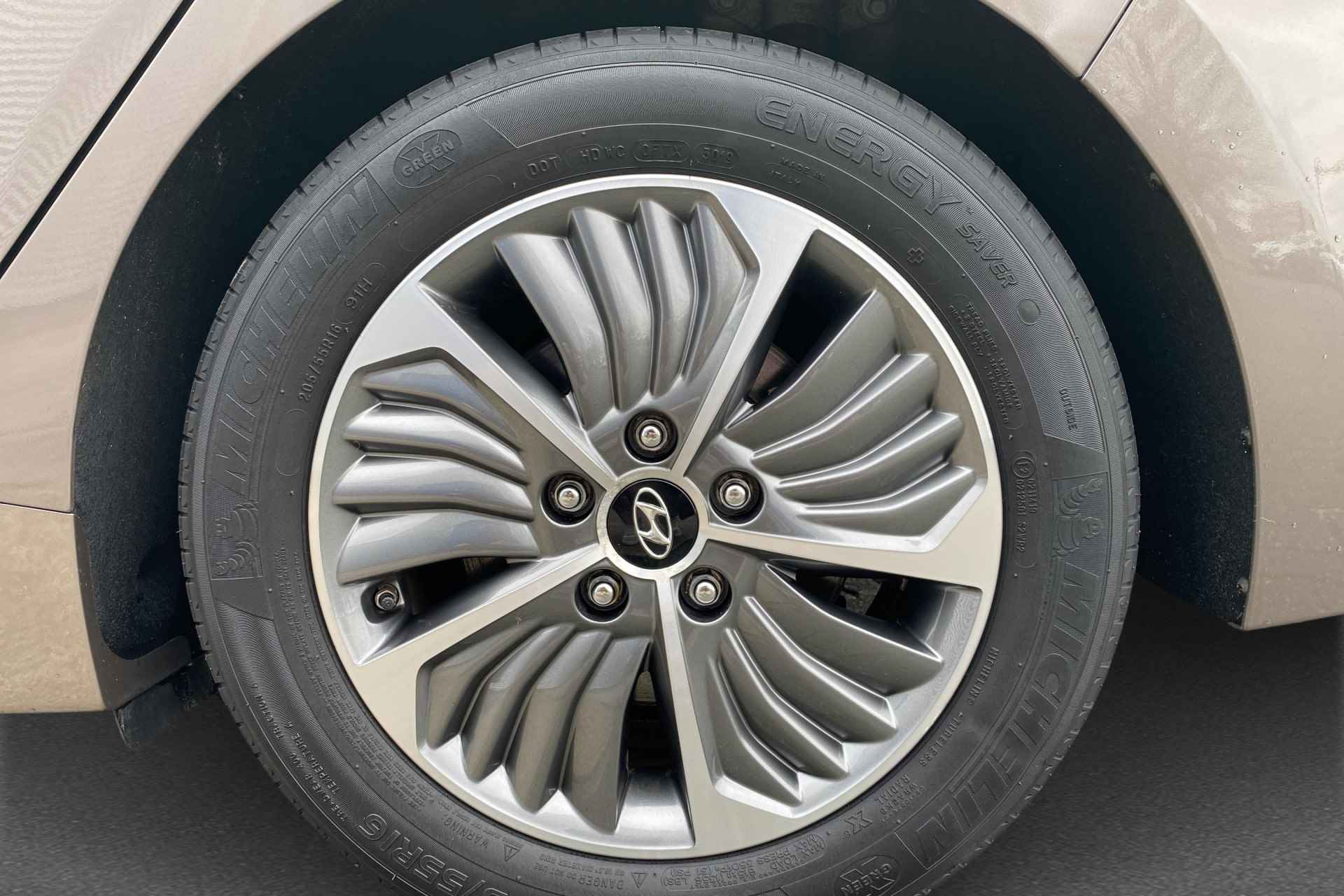 Hyundai IONIQ 1.6 GDi PHEV Premium - 22/27