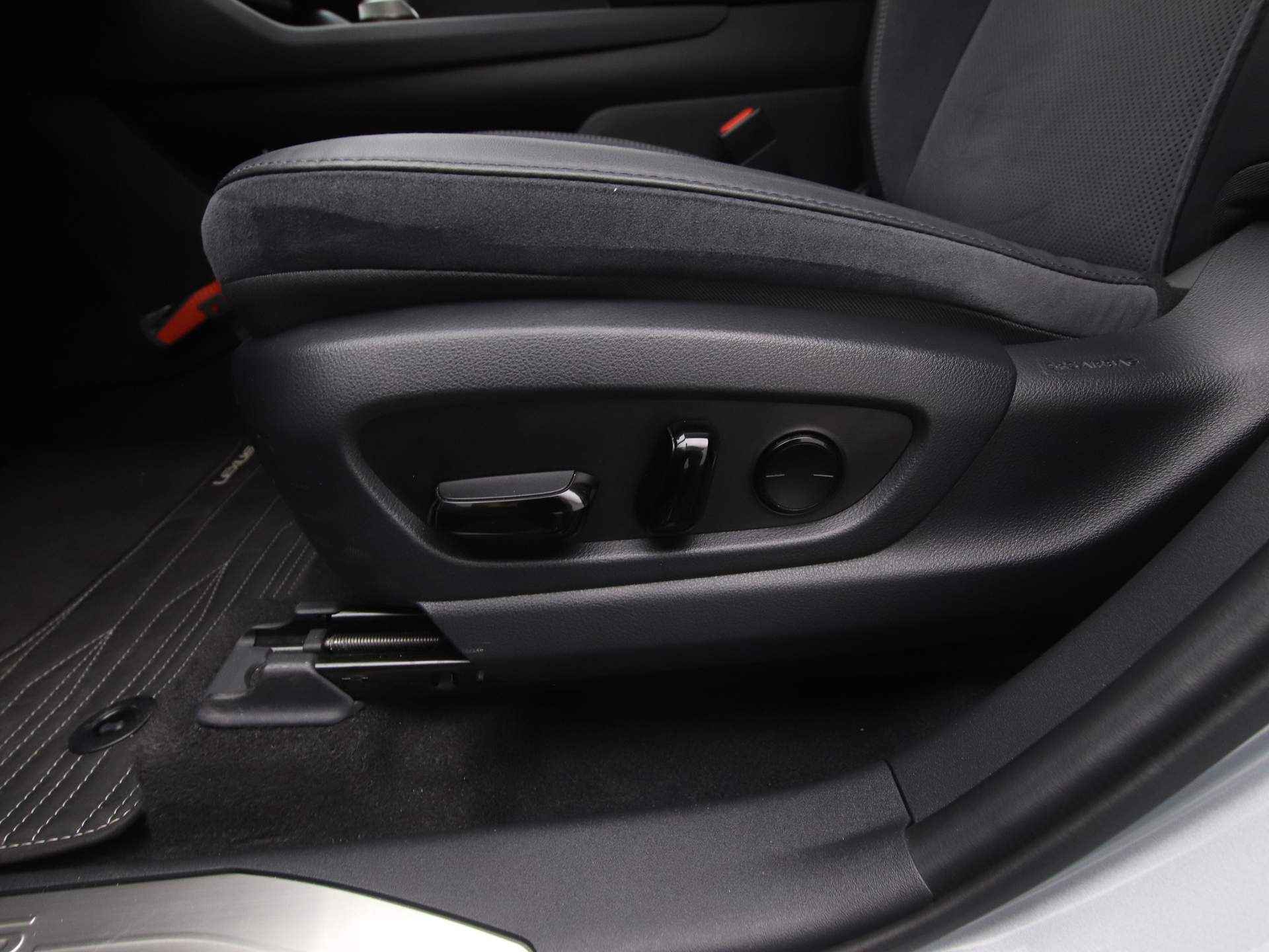 Lexus RZ 450e President Line Full Electric *DEMO* | Full Options | Variabel Transparant Panoramadak | - 34/46