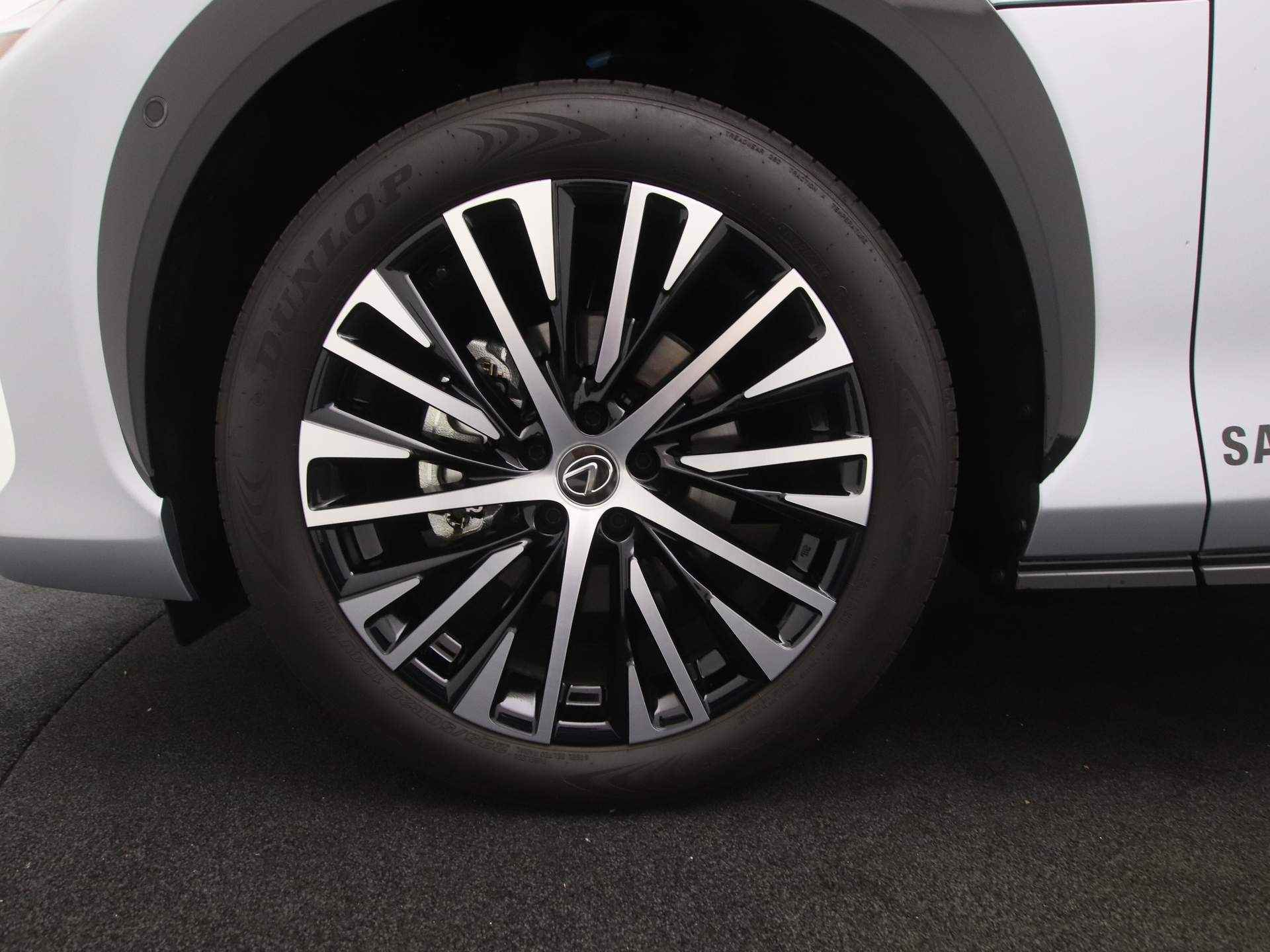 Lexus RZ 450e President Line Full Electric *DEMO* | Full Options | Variabel Transparant Panoramadak | - 43/46