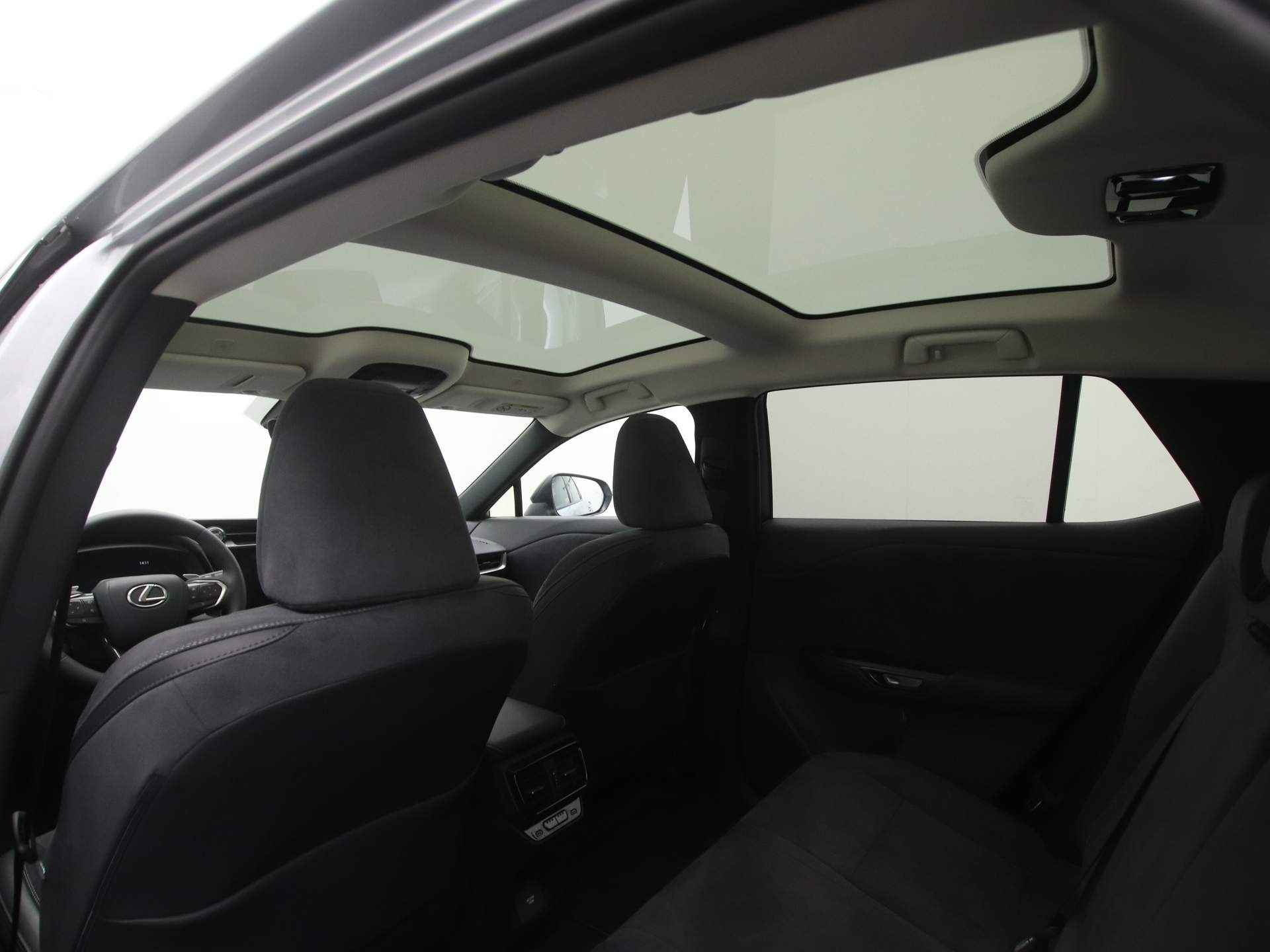 Lexus RZ 450e President Line Full Electric *DEMO* | Full Options | Variabel Transparant Panoramadak | - 44/46