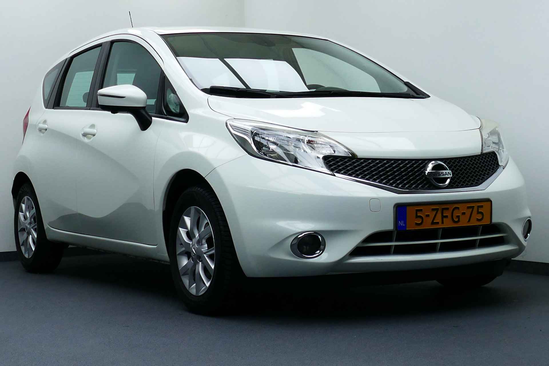 Nissan Note 1.2 Acenta. Navi, Camera, Clima, Cruise, 15"LM Velgen All Season Banden - 2/35