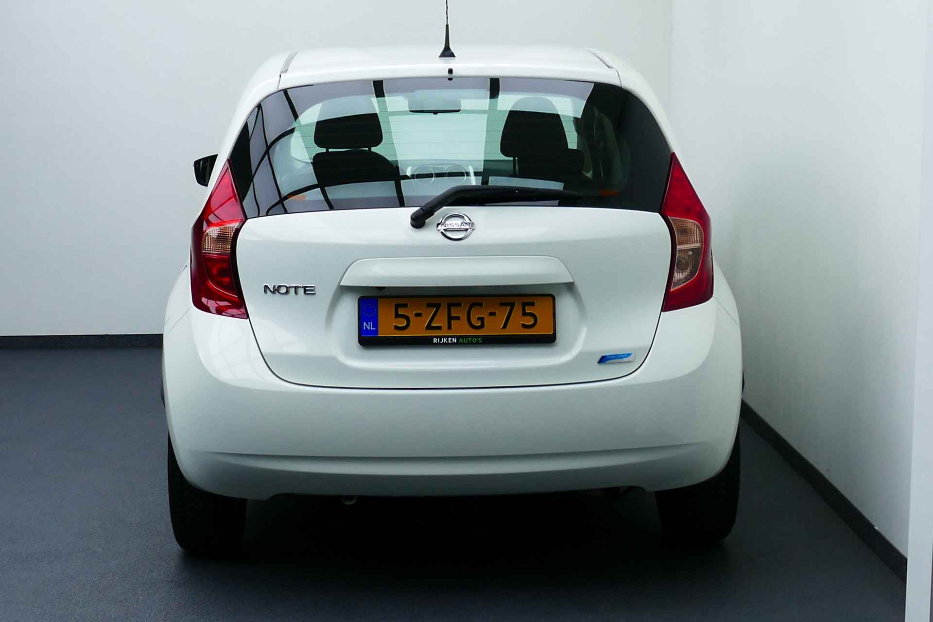 Nissan Note 1.2 Acenta. Navi, Camera, Clima, Cruise, 15"LM Velgen All Season Banden - 21/35