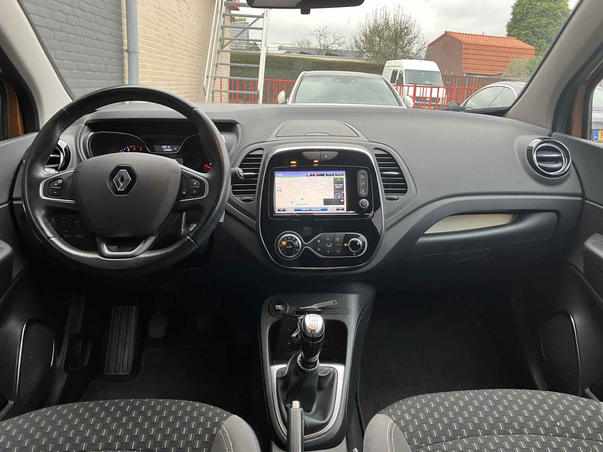 Renault Captur 1.3 TCe Intens | 1e eigenaar | dealer onderhouden | bi-tone | navigatie | cruise control | camera | trekhaak - 17/35