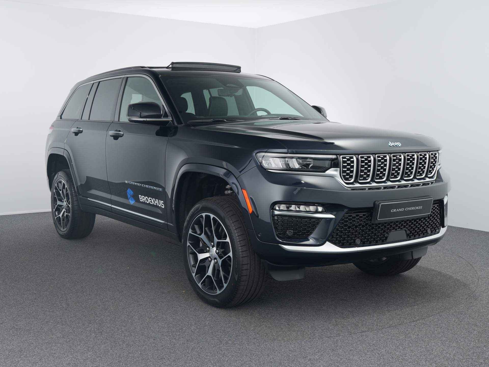 Jeep Grand Cherokee 2.0 Summit Reserve 4xe | Lederen bekleding met stoelverwarming, koeling en massagefunctie | Luchtvering | 360 camera | Head-up display | Panoramisch schuif-kanteldak | Adaptieve cruise controle met pilot assist - 10/37