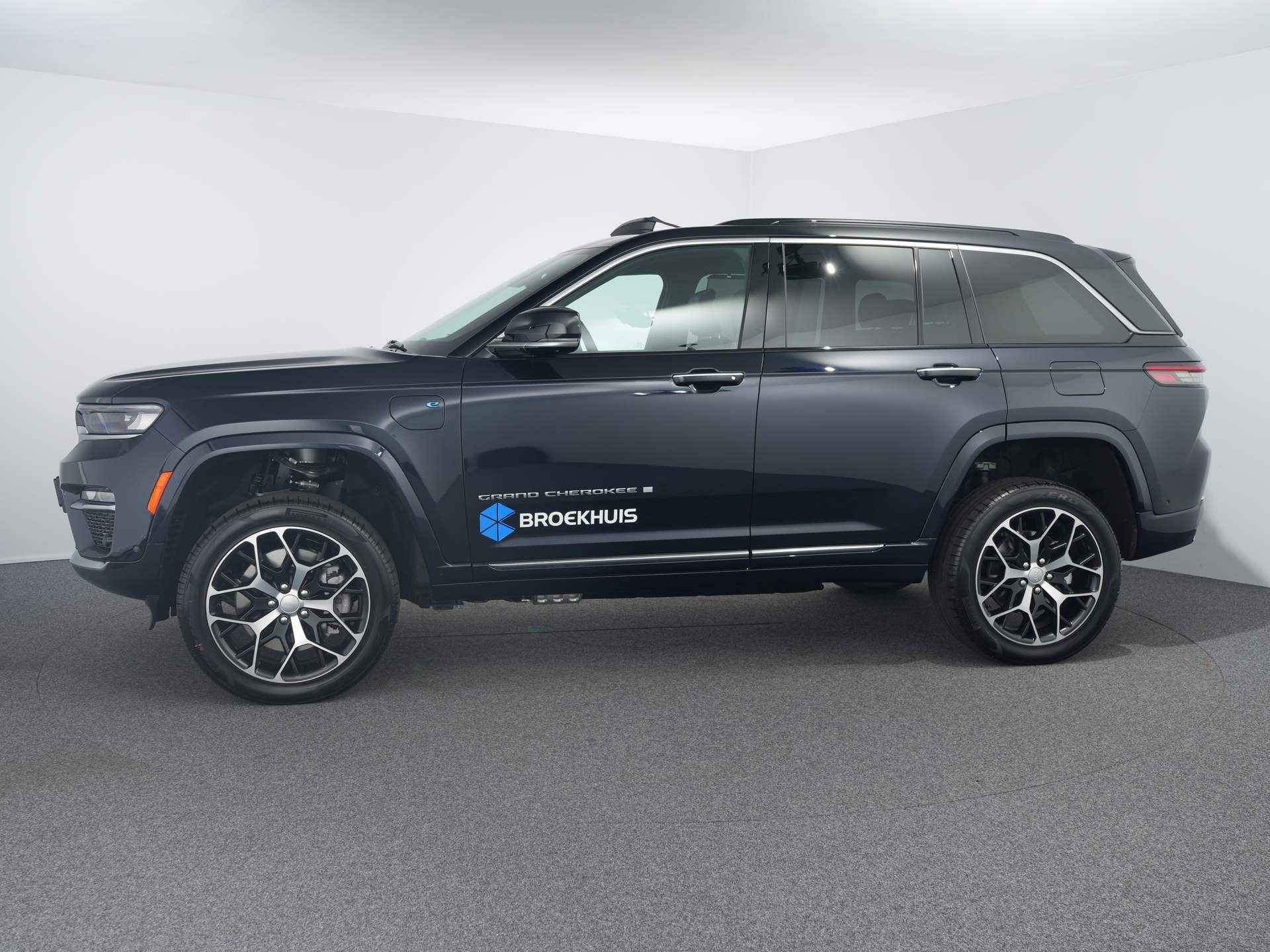 Jeep Grand Cherokee 2.0 Summit Reserve 4xe | Lederen bekleding met stoelverwarming, koeling en massagefunctie | Luchtvering | 360 camera | Head-up display | Panoramisch schuif-kanteldak | Adaptieve cruise controle met pilot assist - 14/37