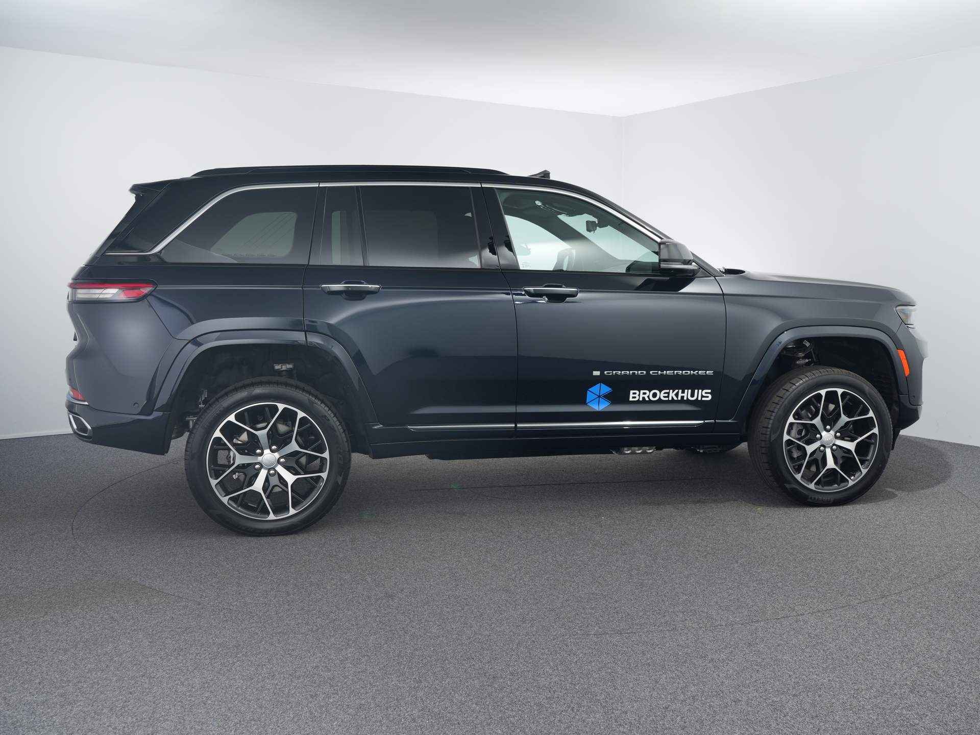 Jeep Grand Cherokee 2.0 Summit Reserve 4xe | Lederen bekleding met stoelverwarming, koeling en massagefunctie | Luchtvering | 360 camera | Head-up display | Panoramisch schuif-kanteldak | Adaptieve cruise controle met pilot assist - 15/37