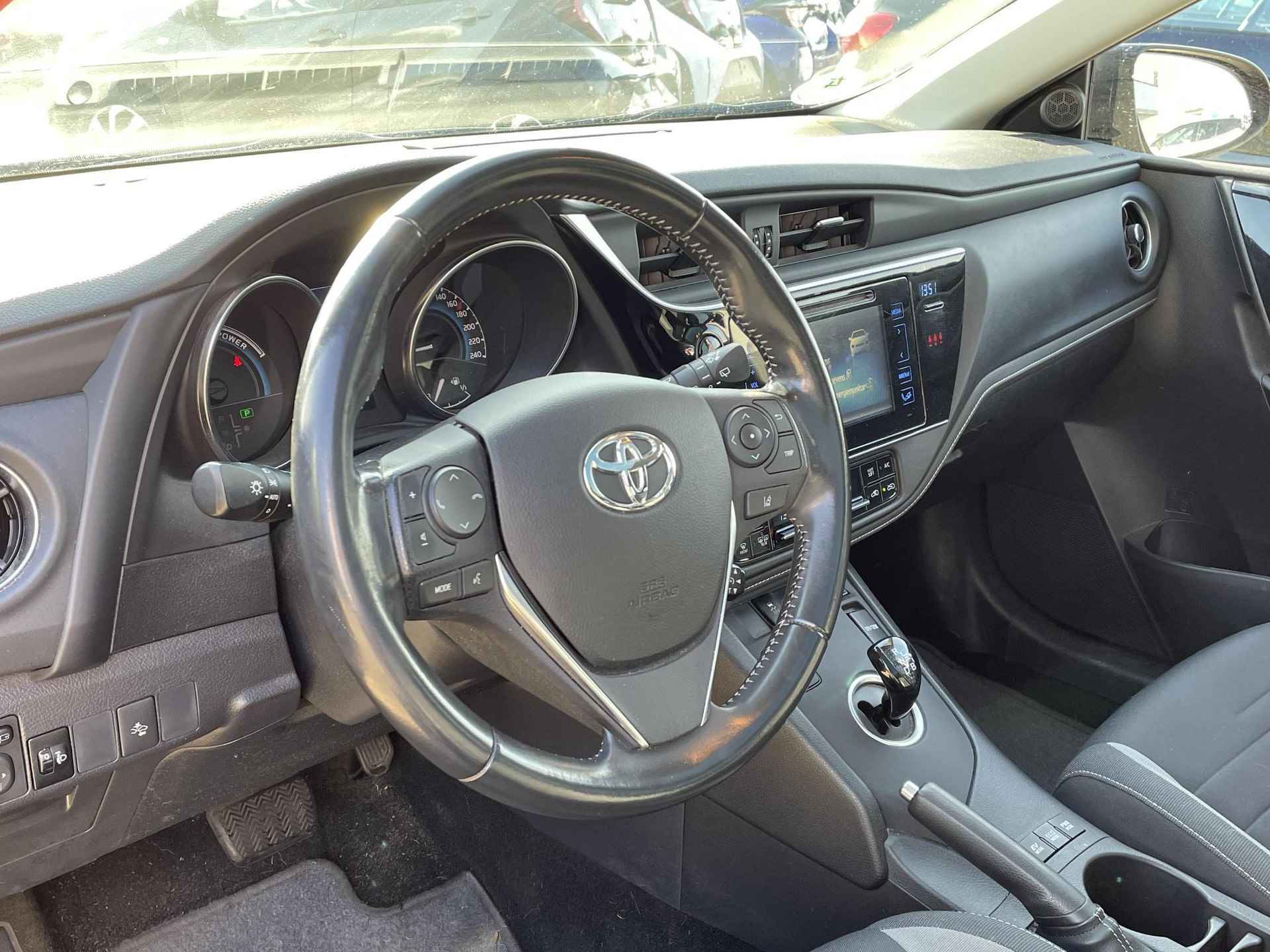 Toyota Auris Touring Sports 1.8 Hybrid Freestyle **PANORAMADAK/ NAVIGATIE/ PARKEERCAMERA** - 11/38