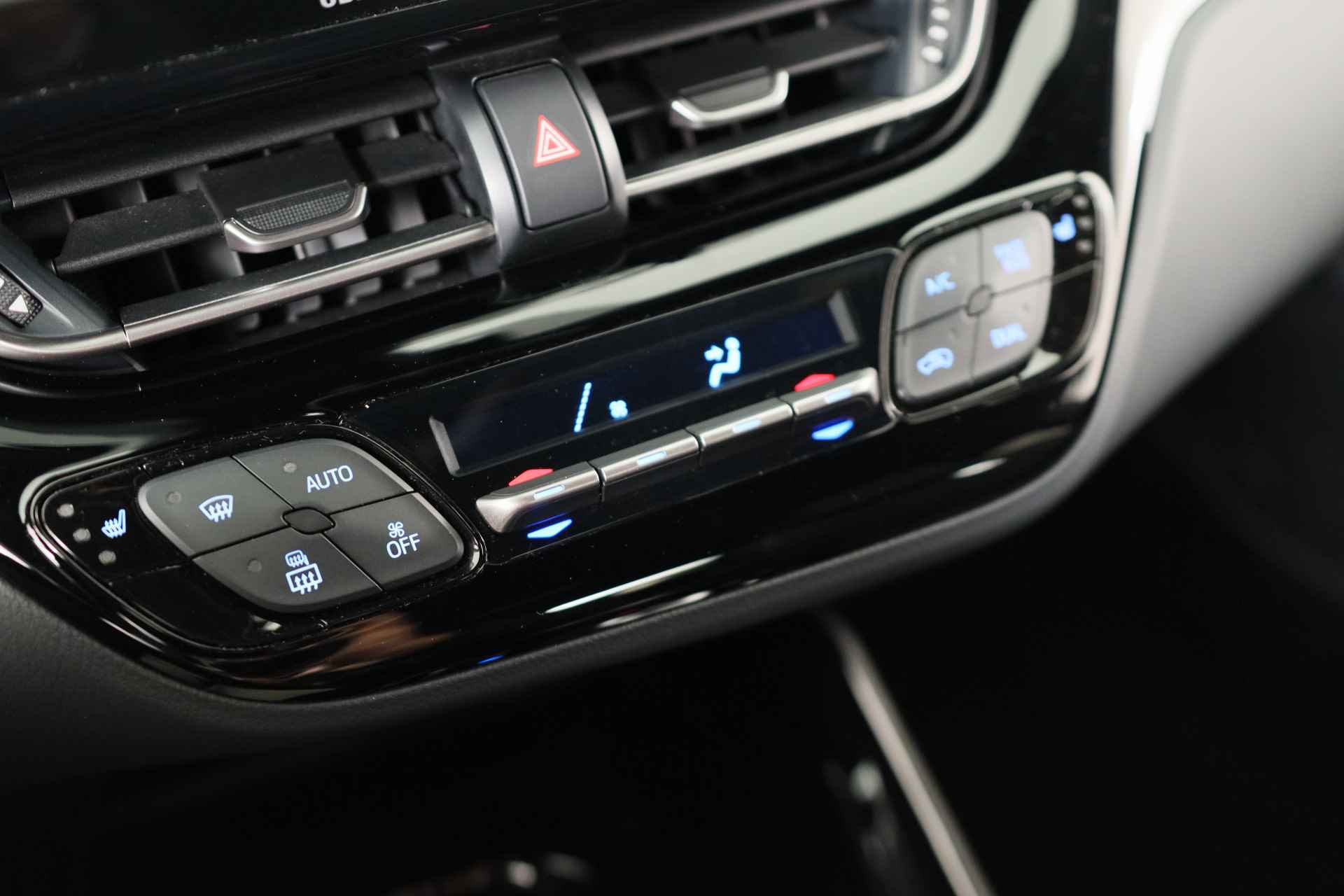 Toyota C-HR 2.0 Hybrid Style | Dealer Onderhouden! | JBL | LED | Navi | Camera | Stoelverwarming | Keyless | Parkeersensoren V+A | Lichtmeta - 13/32