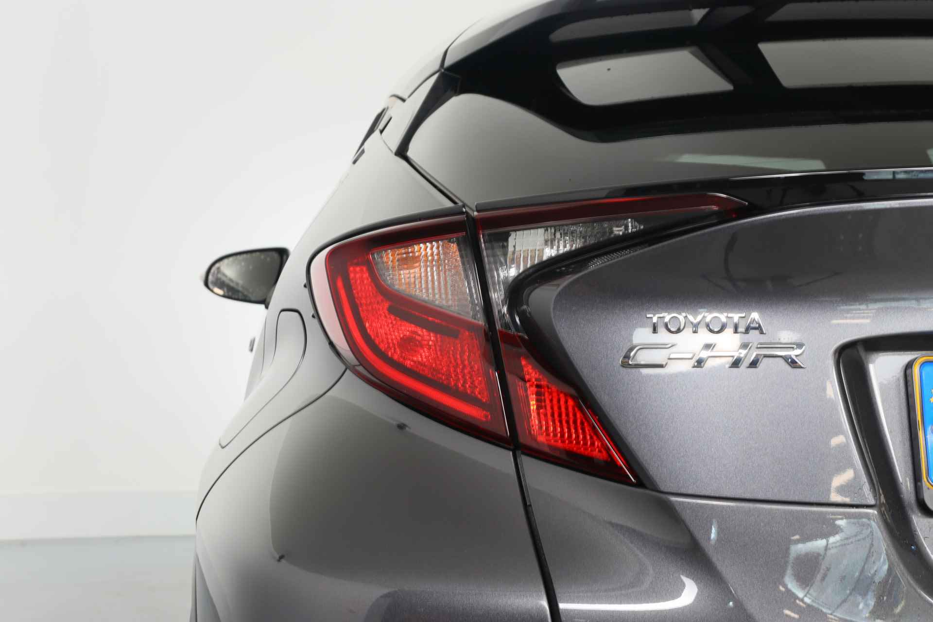 Toyota C-HR 2.0 Hybrid Style | Dealer Onderhouden! | JBL | LED | Navi | Camera | Stoelverwarming | Keyless | Parkeersensoren V+A | Lichtmeta - 23/32