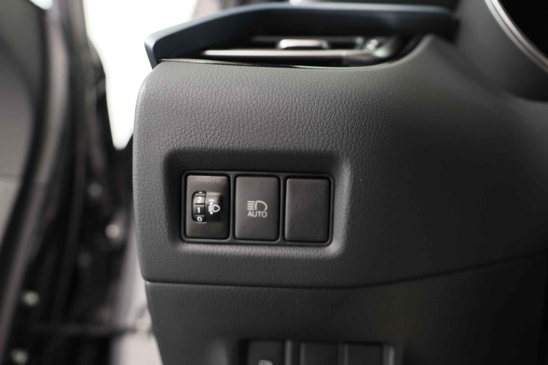 Toyota C-HR 2.0 Hybrid Style | Dealer Onderhouden! | JBL | LED | Navi | Camera | Stoelverwarming | Keyless | Parkeersensoren V+A | Lichtmeta - 29/32
