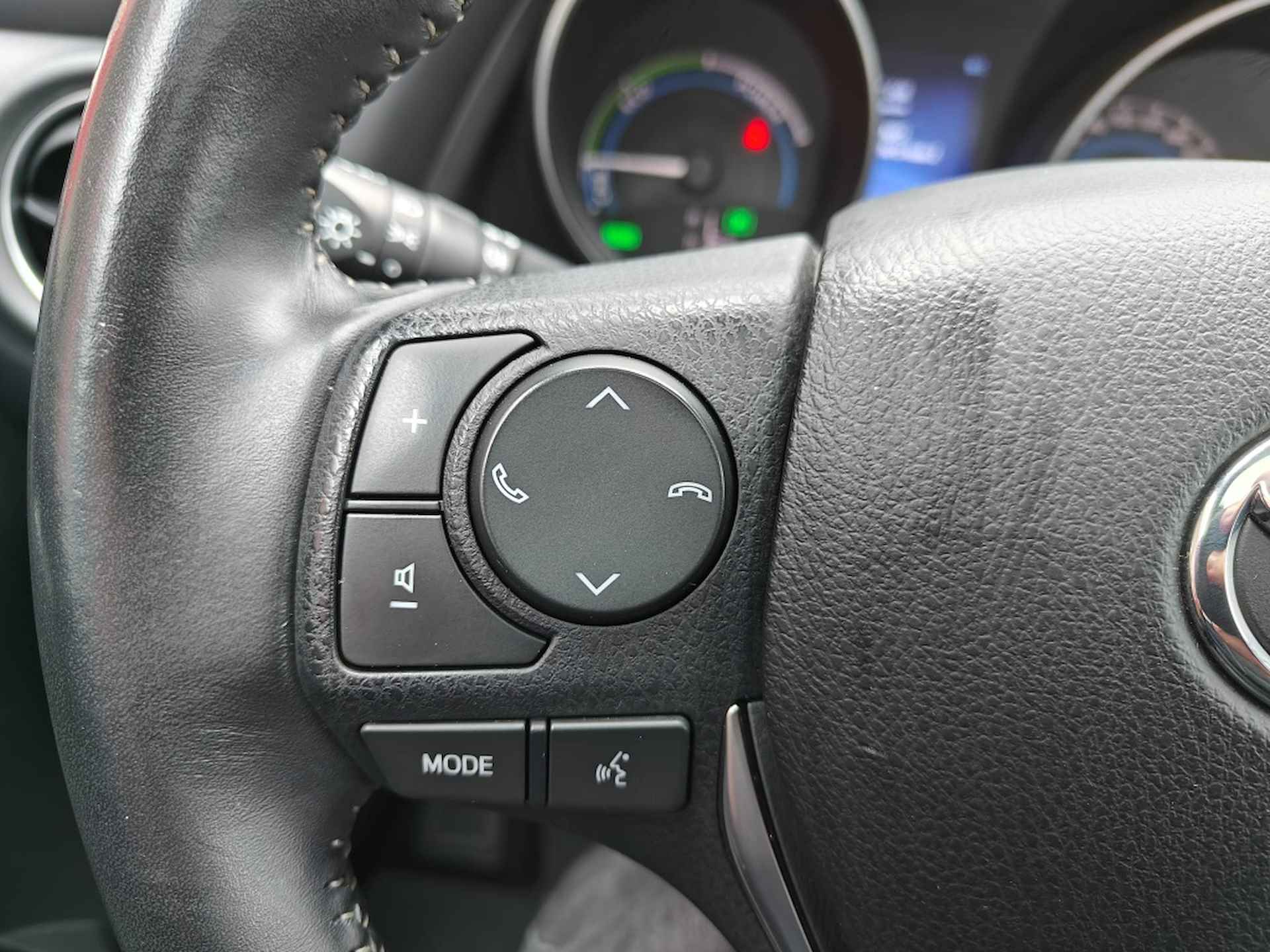 Toyota Auris 1.8 Hybrid Trend | Navi | Panodak | parkeercamera | Climate Cont - 9/23