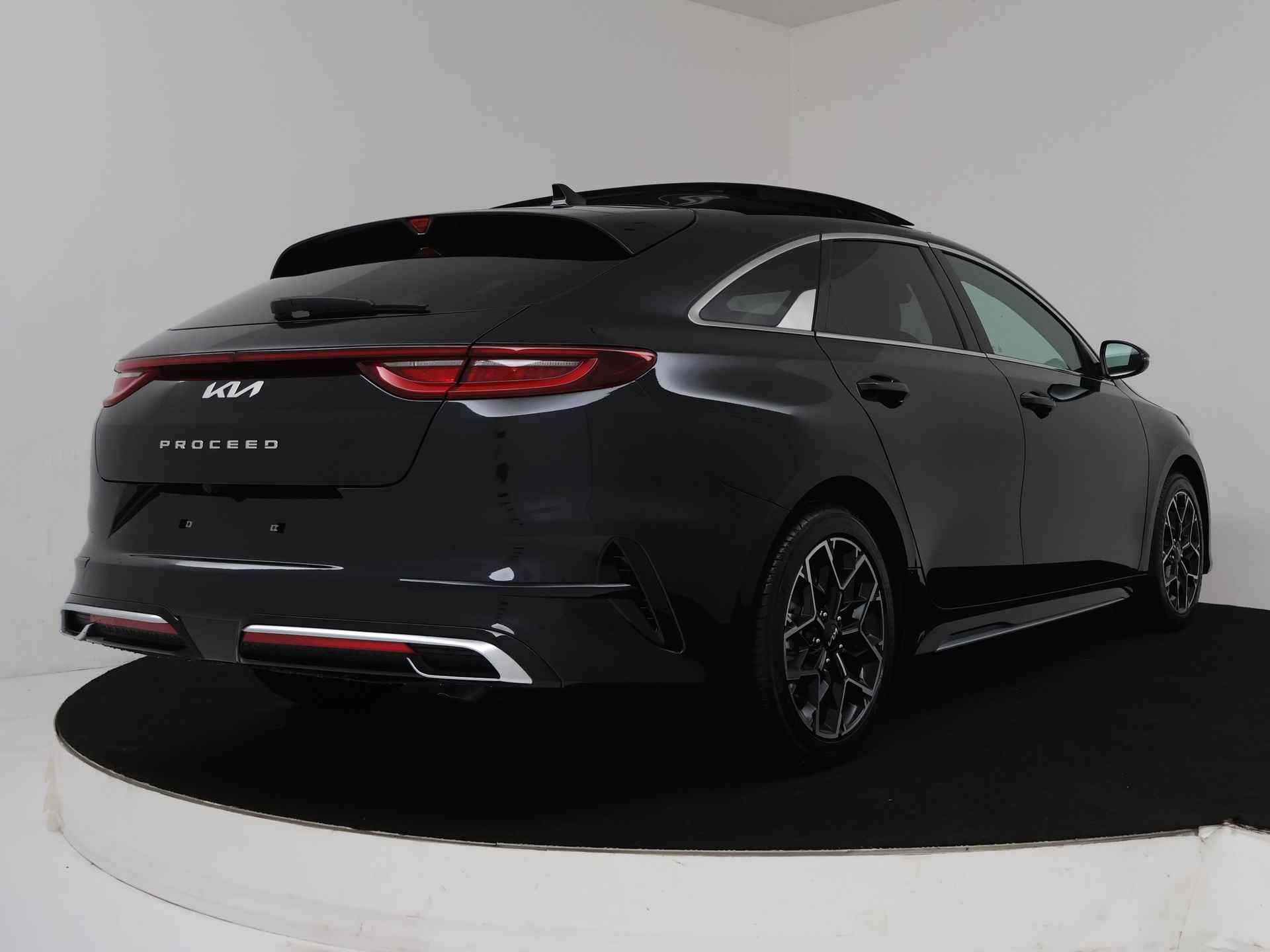 Kia ProCeed 1.5 T-GDi GT-Line | Panoramadak | Apple Carplay/Android Auto | Adaptive Cruise Control | NIEUW!! Uit voorraad leverbaar! - 3/35