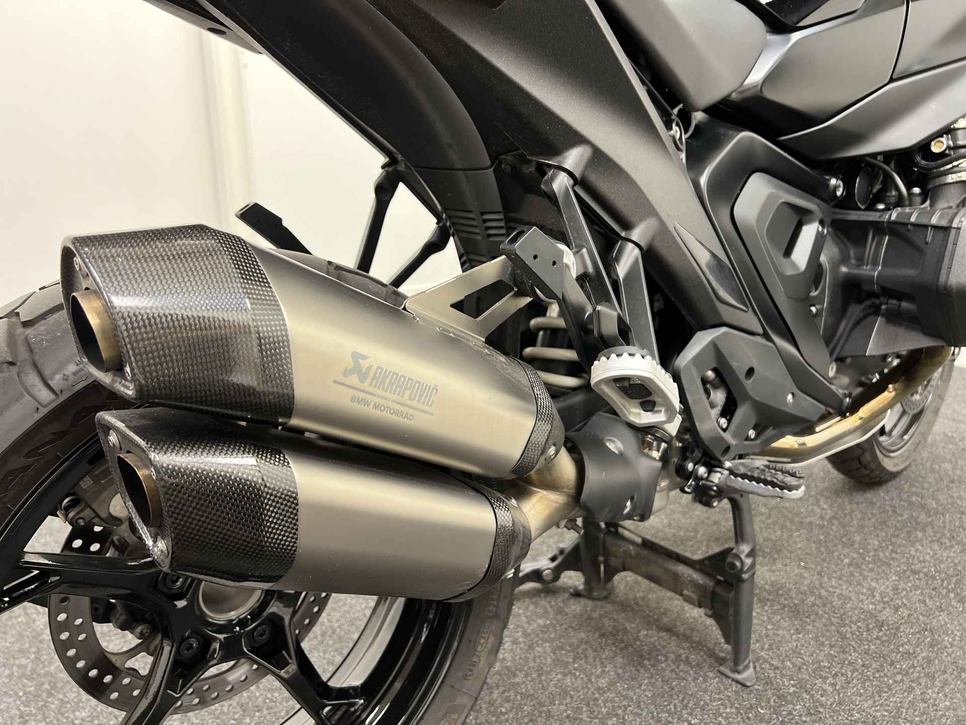 BMW R 1300 GS Triple Black Full option ,Akrapovic demper,Topkoffer, BTW ! - 15/19