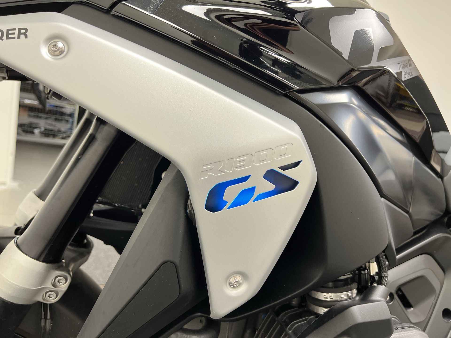 BMW R 1300 GS Triple Black Full option ,Akrapovic demper,Topkoffer, BTW ! - 17/19