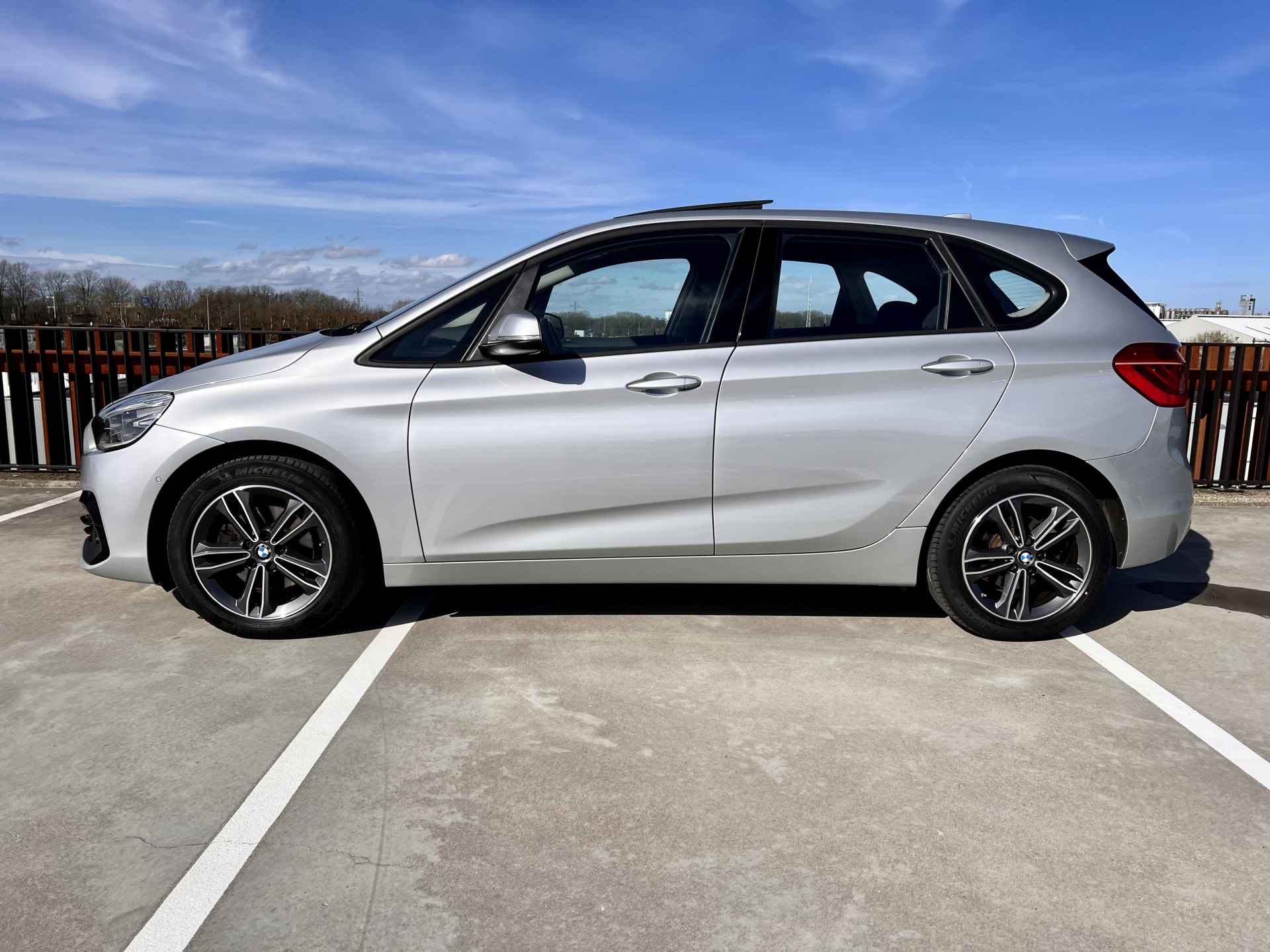 BMW 2 Serie Active Tourer 220i High Executive Edition | Navi | Pano | Elek.Klep | Cruise | Afn. Trekh. | | dealer auto | BMW Premium Selection 2 jaar garantie | % Bovag Occasion Partner % - 4/51