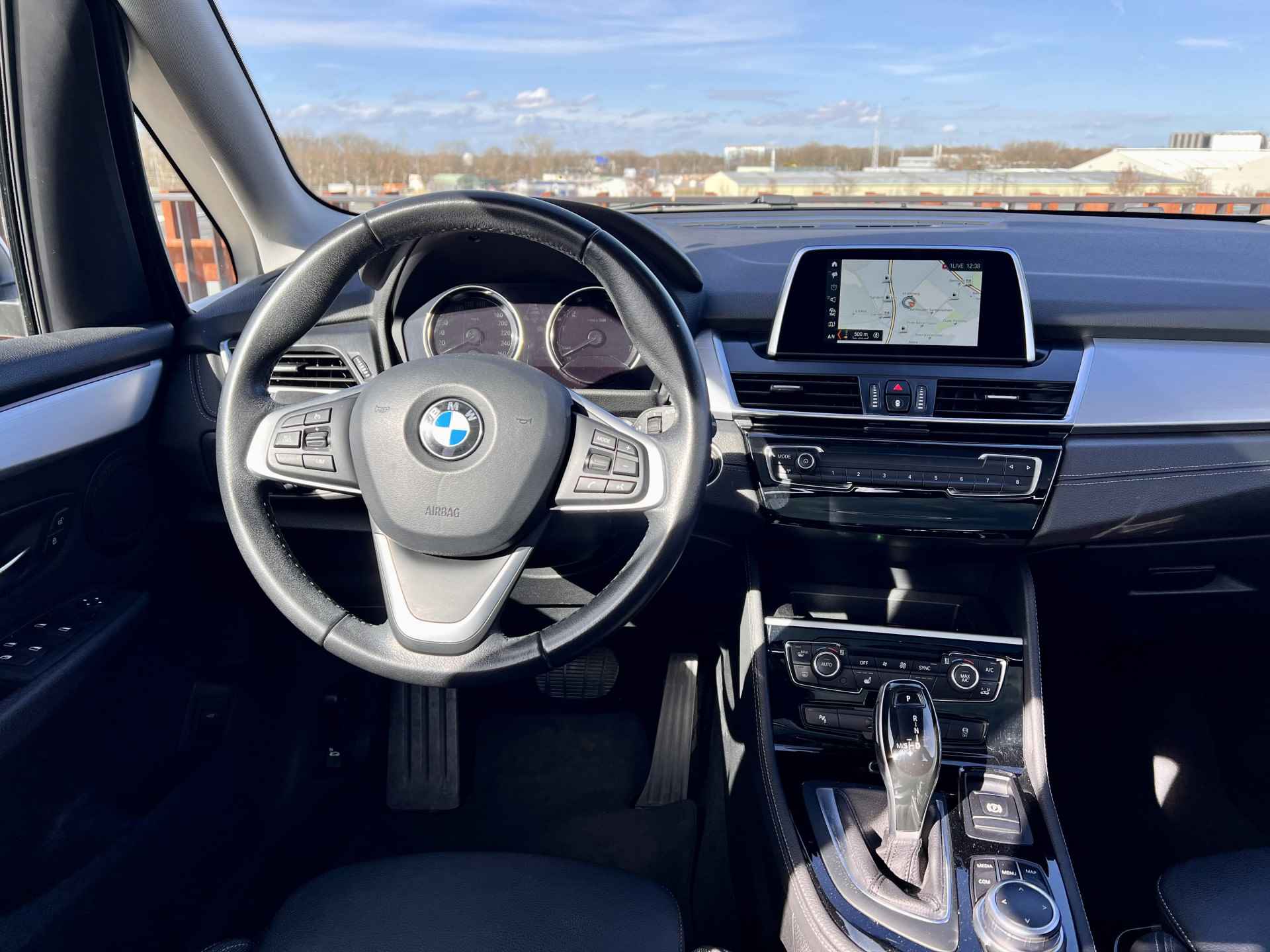BMW 2 Serie Active Tourer 220i High Executive Edition | Navi | Pano | Elek.Klep | Cruise | Afn. Trekh. | | dealer auto | BMW Premium Selection 2 jaar garantie | % Bovag Occasion Partner % - 19/51