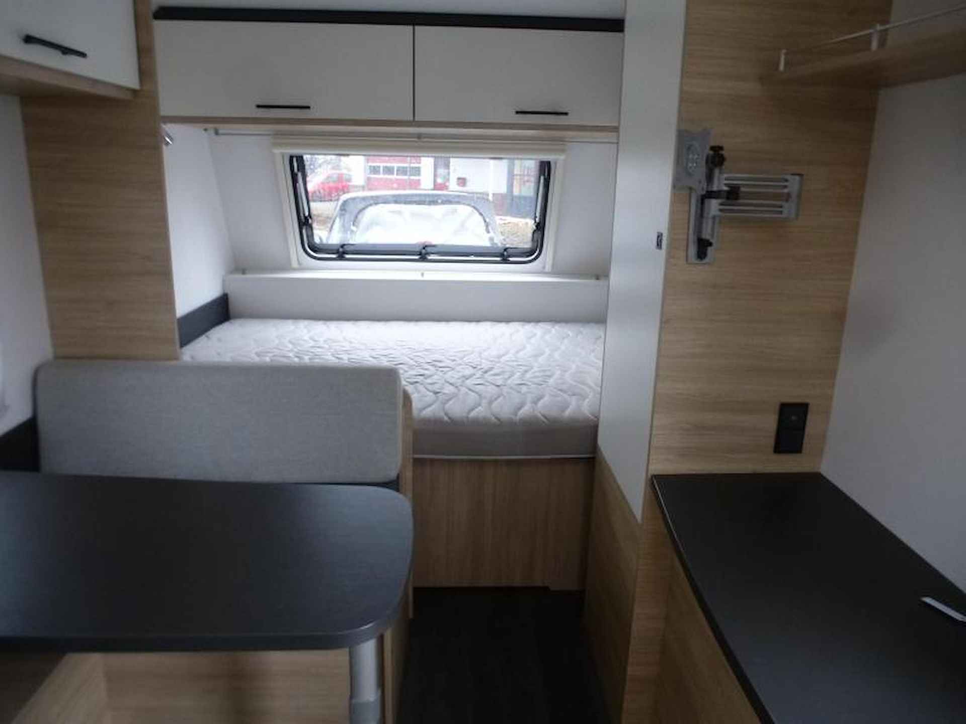 Caravelair Alba 400 incl. mover en voortent - 12/13