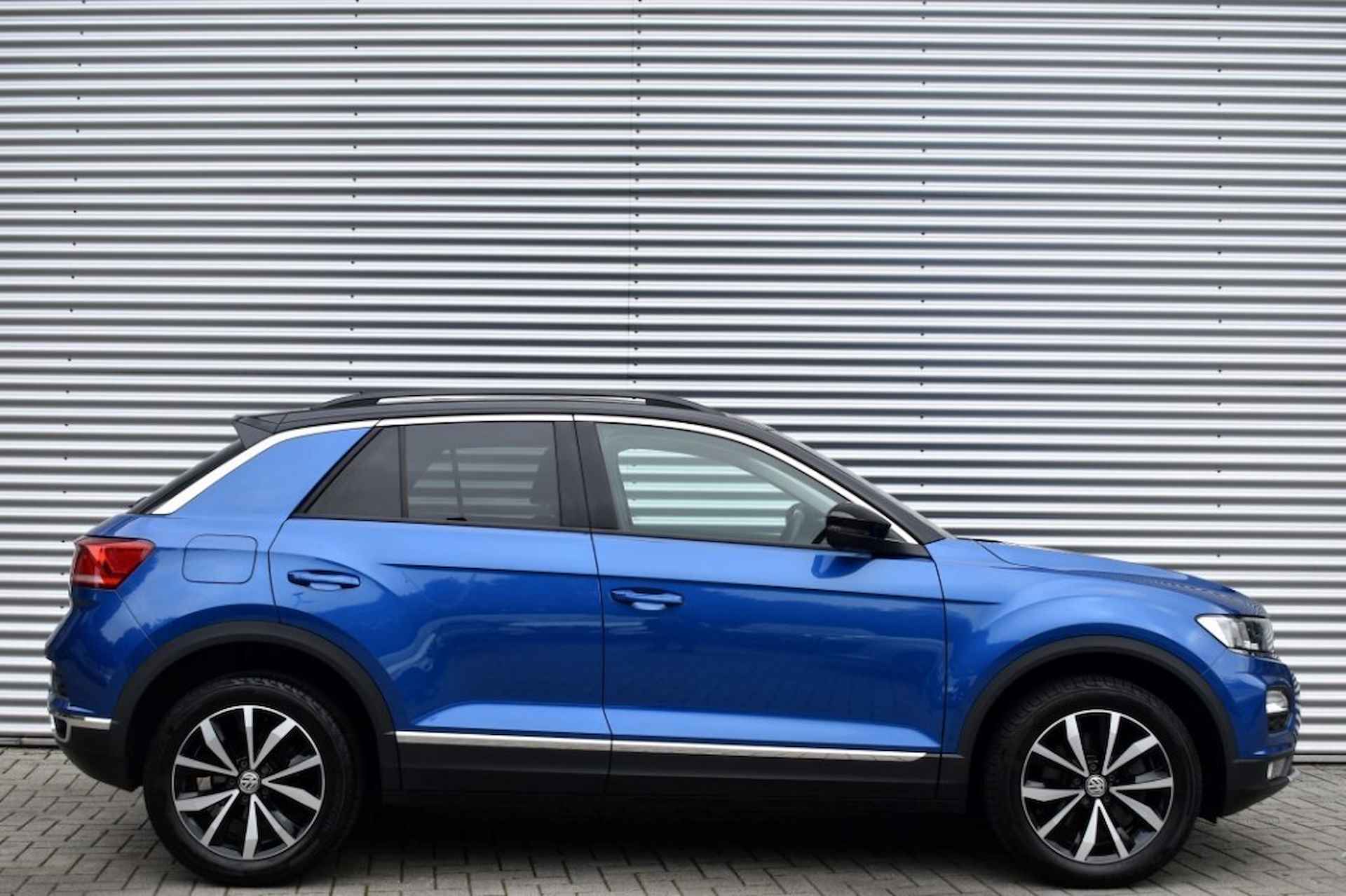 VOLKSWAGEN T-roc 1.5 TSI STYLE / VIRTUAL DASH. / P.DAK / EL. A-KLEP / ADAP. CRUIS - 2/39