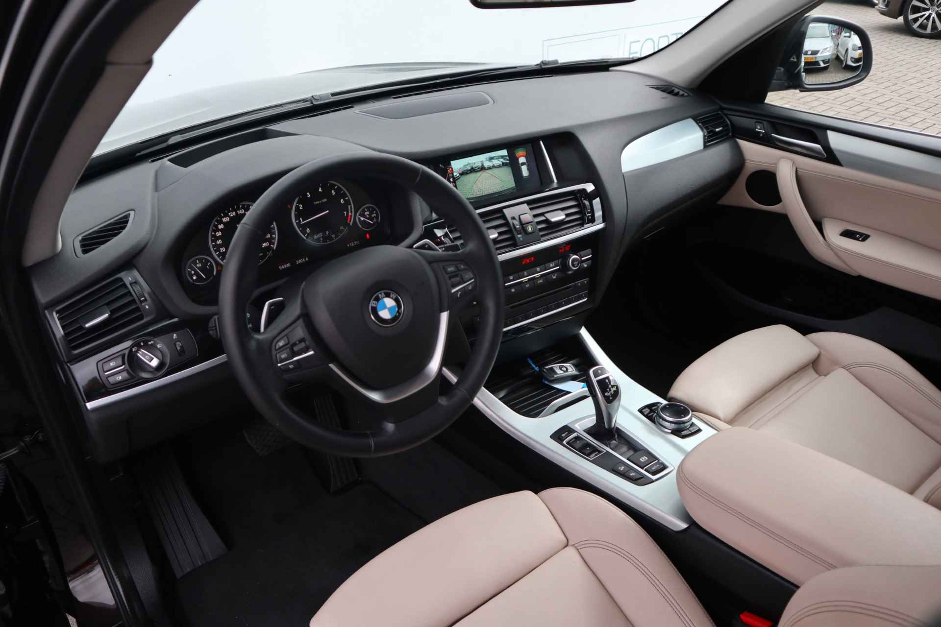 BMW X3 xDrive28i High Executive LEDER | HUD | TREKHAAK ELEK | CAMERA | STOELVERW | 2de PINSTERDAG GEOPEND VAN 10:00 T/M 16:00 UUR - 19/48