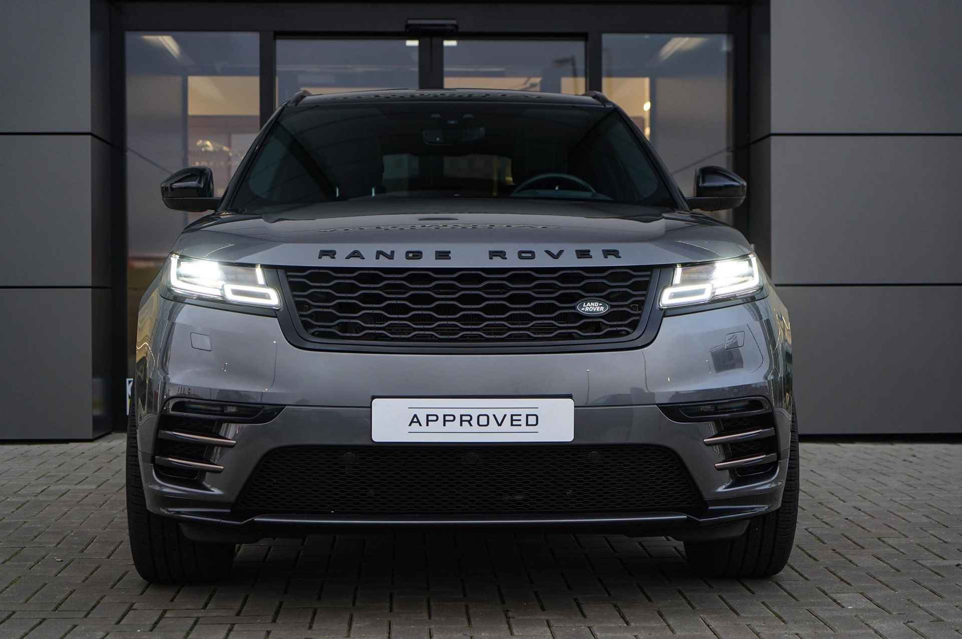 Land Rover Range Rover Velar P300 R-Dynamic SE Luchtvering - Surround Sound - Schuifdak - 2/31