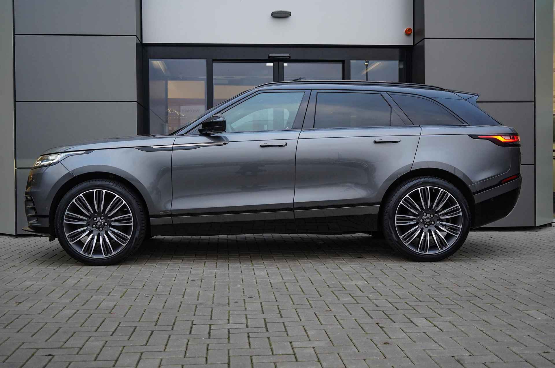 Land Rover Range Rover Velar P300 R-Dynamic SE Luchtvering - Surround Sound - Schuifdak - 3/31