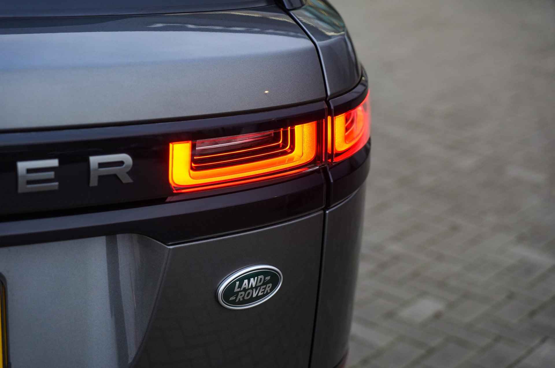 Land Rover Range Rover Velar P300 R-Dynamic SE Luchtvering - Surround Sound - Schuifdak - 9/31