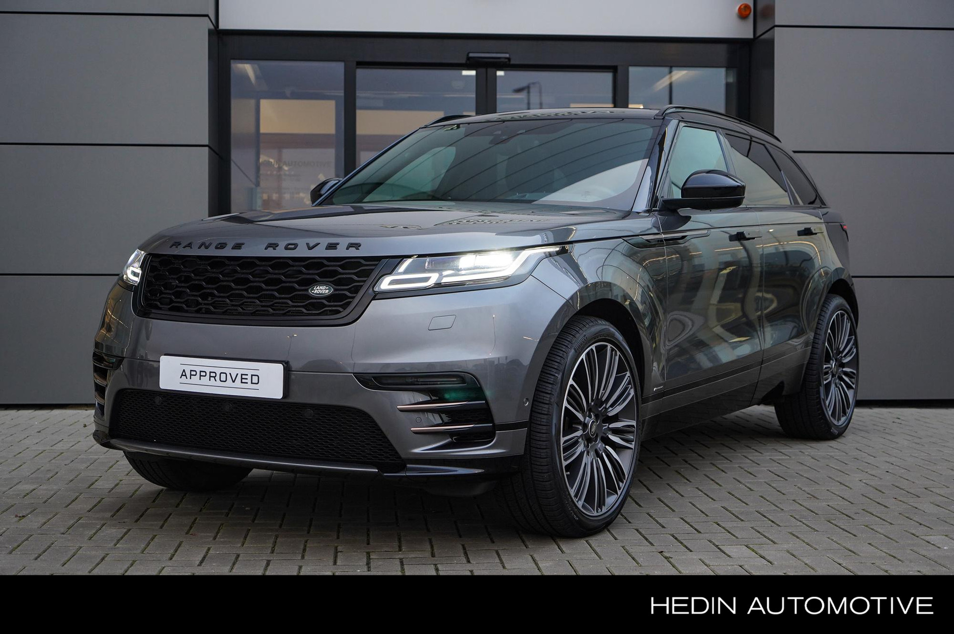 Land Rover Range Rover Velar P300 R-Dynamic SE Luchtvering - Surround Sound - Schuifdak