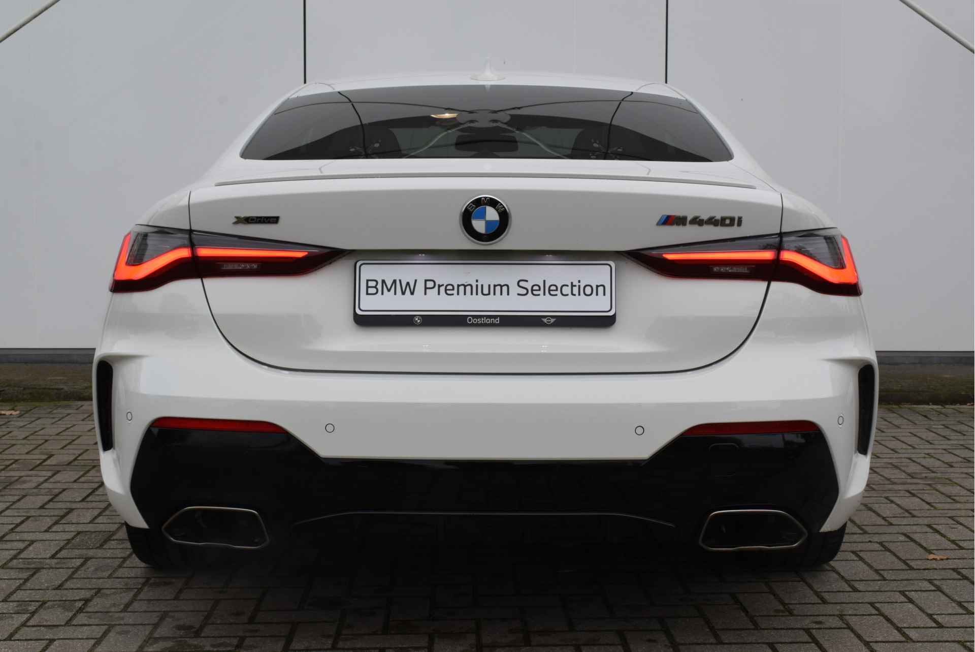 BMW 4 Serie Coupé M440i xDrive High Executive Automaat / Schuif-kanteldak / Trekhaak / Laserlicht / Parking Assistant Plus / Adaptief M onderstel / Comfort Access - 9/34