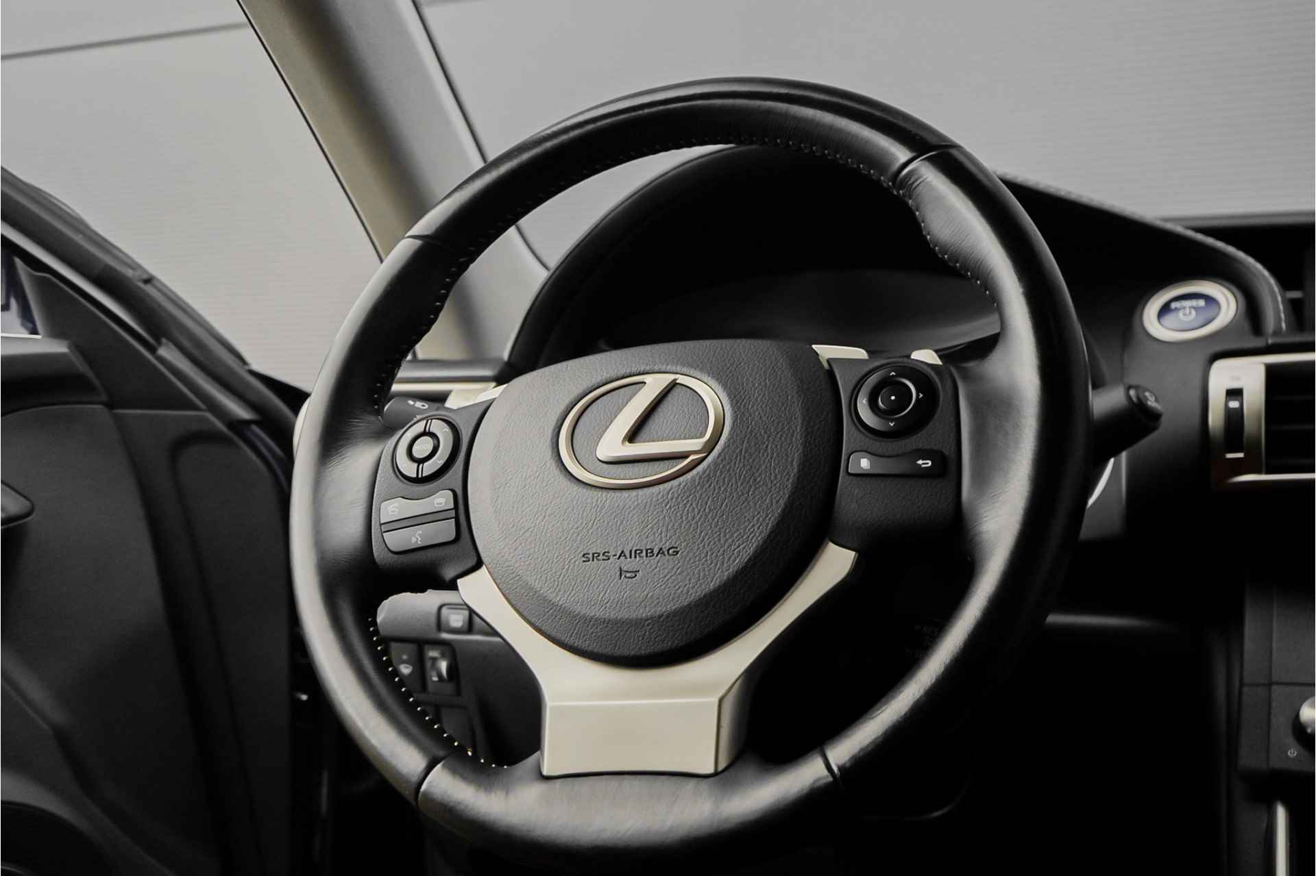 Lexus IS 300h 25th Edition Leder Stoelverwarming Camera Dealer Onderhoud - 17/38