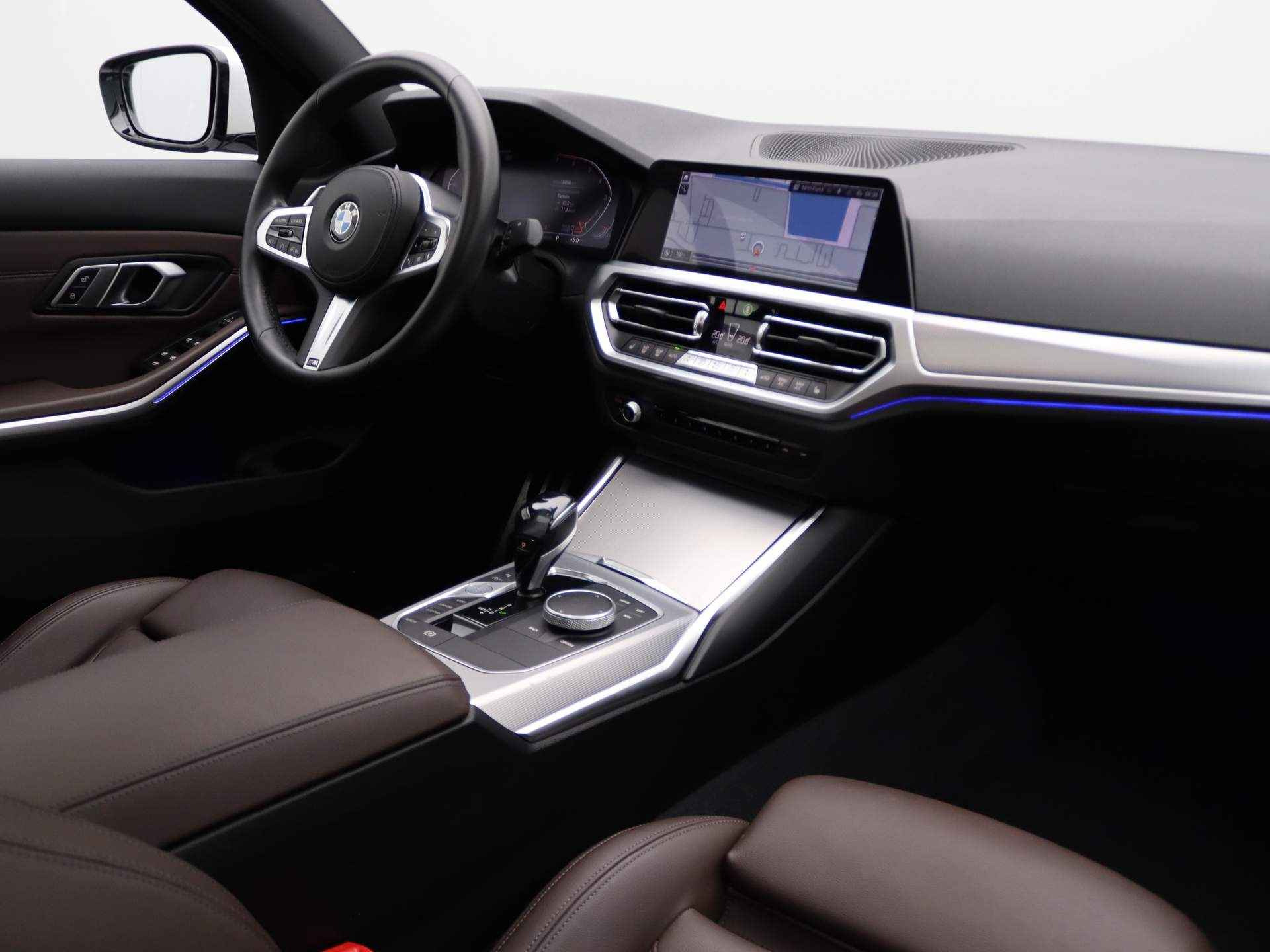 BMW 3 Serie Sedan 320i High Executive M Sportpakket / Schuifdak / LED Koplampen / HiFi / 18'' - 30/33