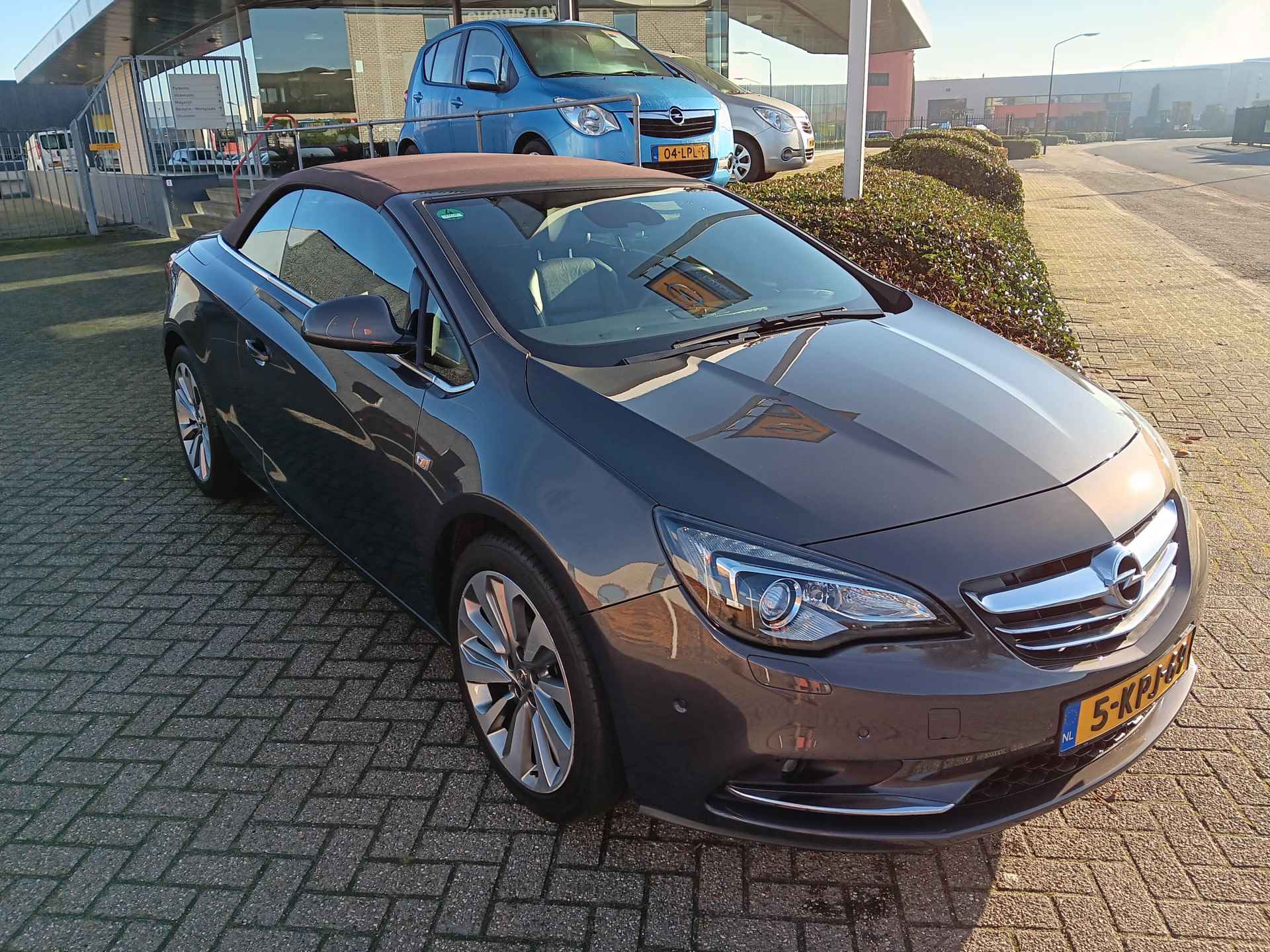 Opel Cascada 1.4 Turbo Cosmo, 19", Leder, Clima, Navi, Camera, etc. incl. 12 MND BOVAGGARANTIE - 2/25