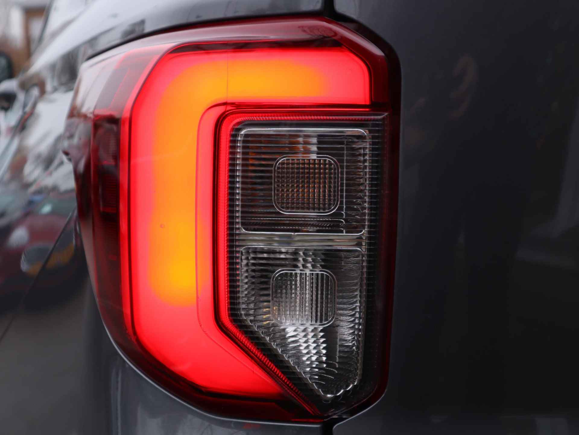 Ford Explorer 3.0 V6 EcoBoost PHEV ST-Line | 20" Lichtmetaal | 360° Camera | Leren bekleding | Afneembare trekhaak | Dual zone Climatecontrol | Led koplampen | Panorama dak | Adaptive cruisecontrol | B&O Premium Audio | - 11/82