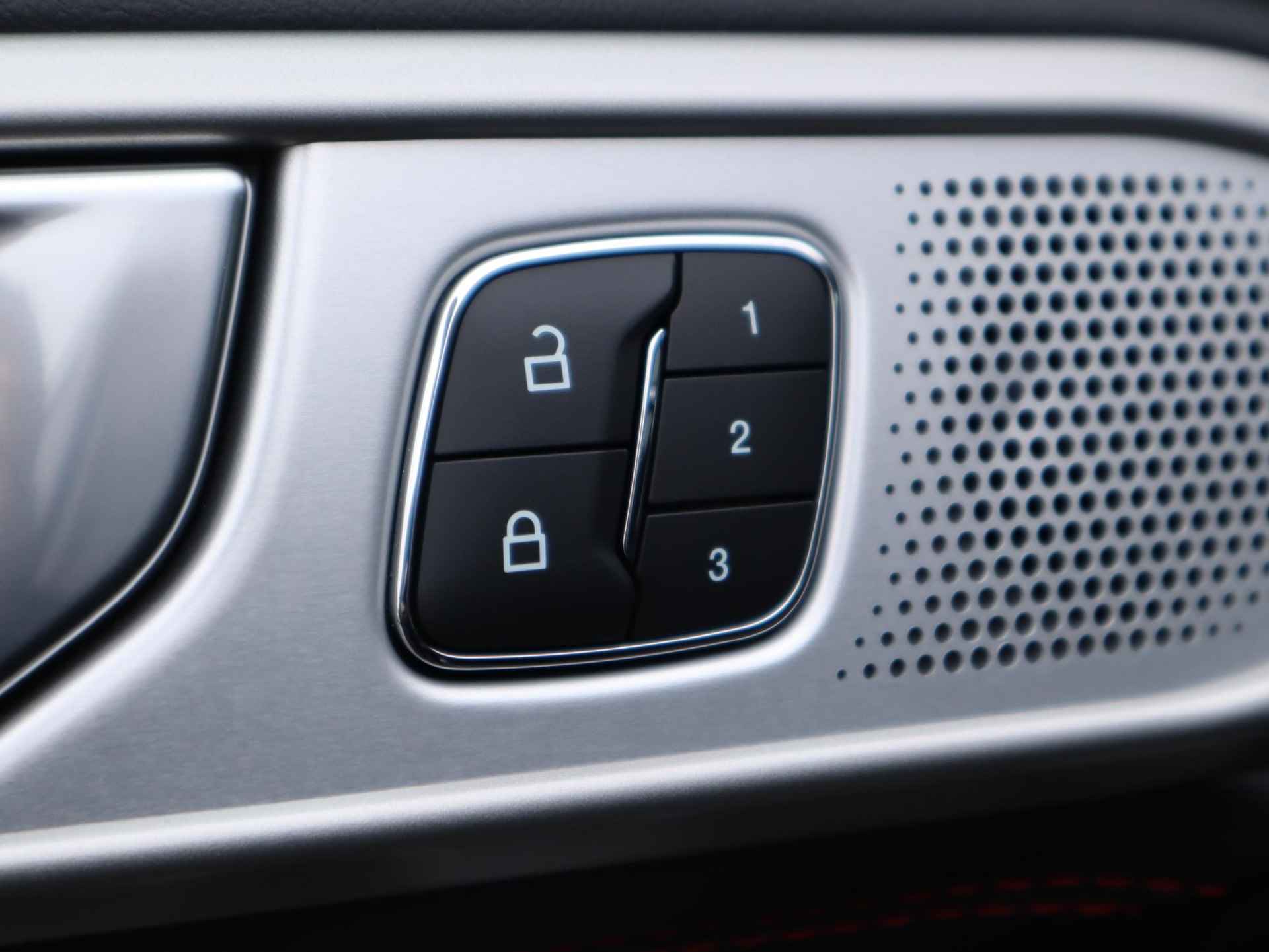 Ford Explorer 3.0 V6 EcoBoost PHEV ST-Line | 20" Lichtmetaal | 360° Camera | Leren bekleding | Afneembare trekhaak | Dual zone Climatecontrol | Led koplampen | Panorama dak | Adaptive cruisecontrol | B&O Premium Audio | - 38/82