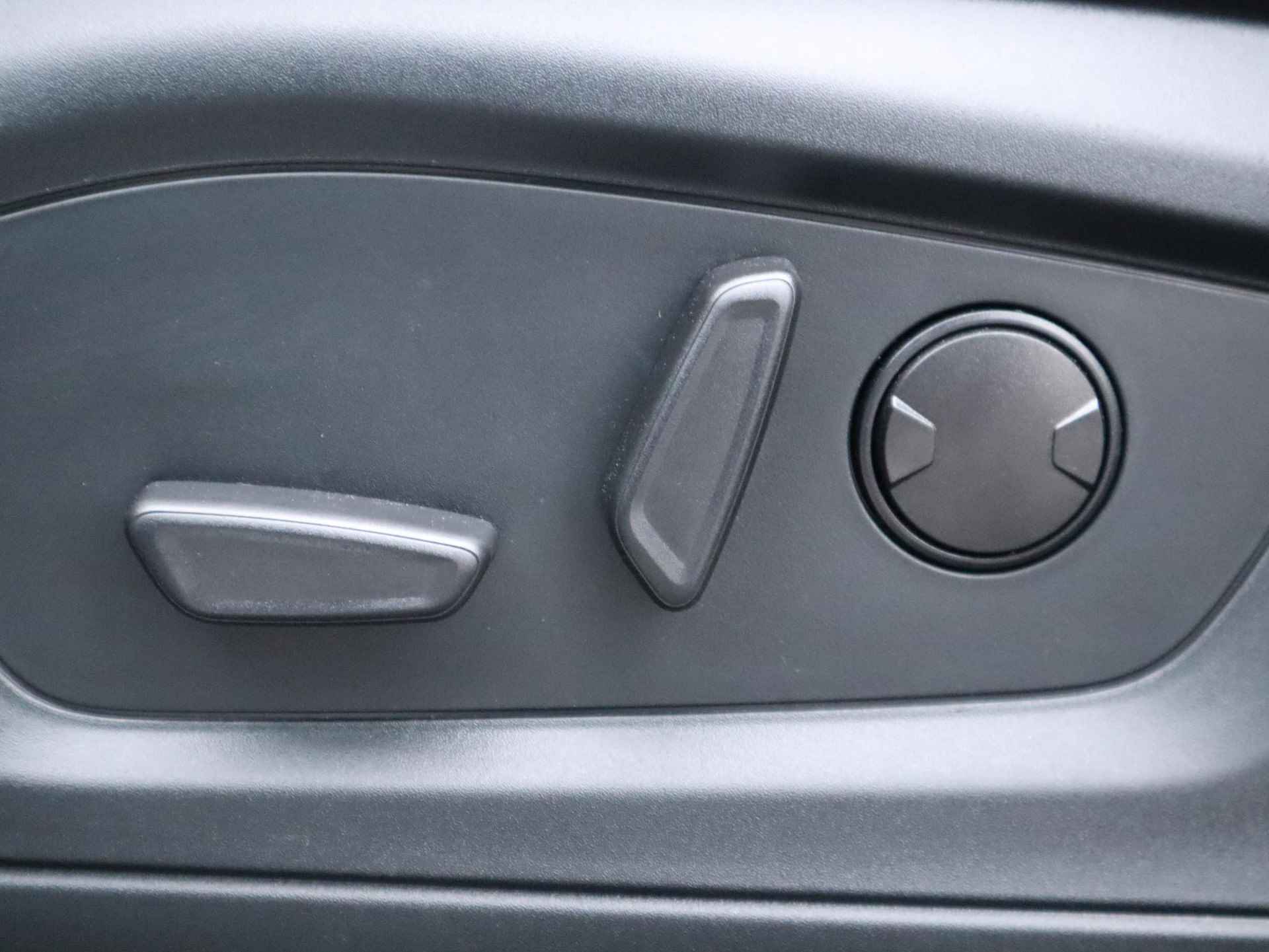 Ford Explorer 3.0 V6 EcoBoost PHEV ST-Line | 20" Lichtmetaal | 360° Camera | Leren bekleding | Afneembare trekhaak | Dual zone Climatecontrol | Led koplampen | Panorama dak | Adaptive cruisecontrol | B&O Premium Audio | - 39/82