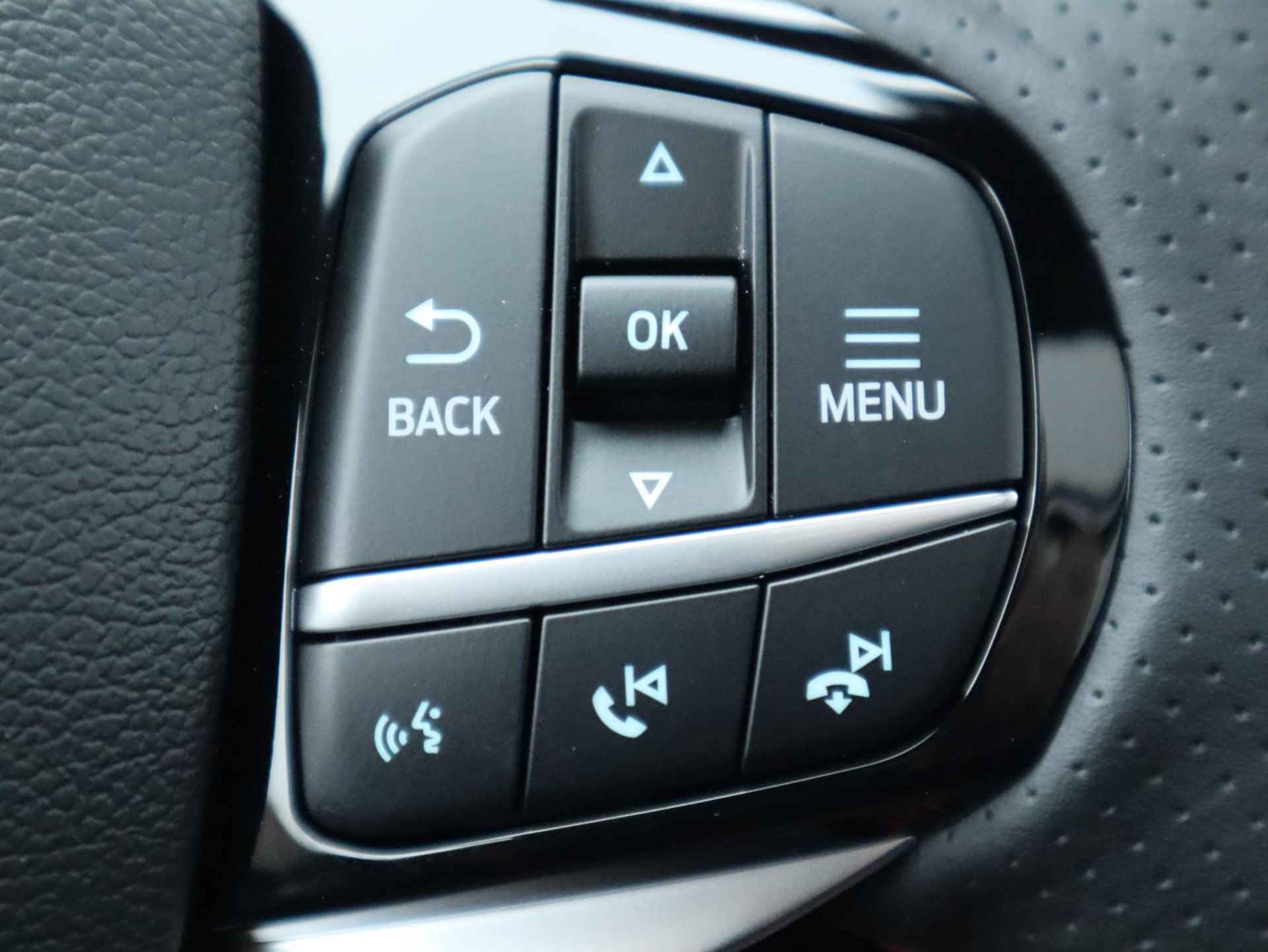Ford Explorer 3.0 V6 EcoBoost PHEV ST-Line | 20" Lichtmetaal | 360° Camera | Leren bekleding | Afneembare trekhaak | Dual zone Climatecontrol | Led koplampen | Panorama dak | Adaptive cruisecontrol | B&O Premium Audio | - 46/82
